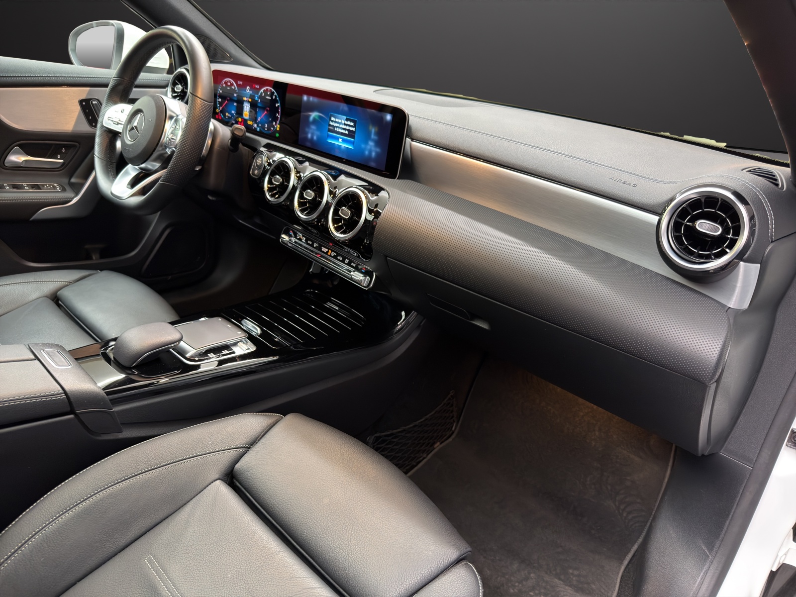 MERCEDES-BENZ A 220 AMG Line 4Matic-image-8