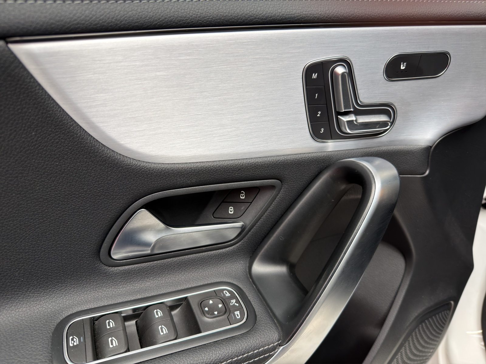 MERCEDES-BENZ A 220 AMG Line 4Matic-image-12