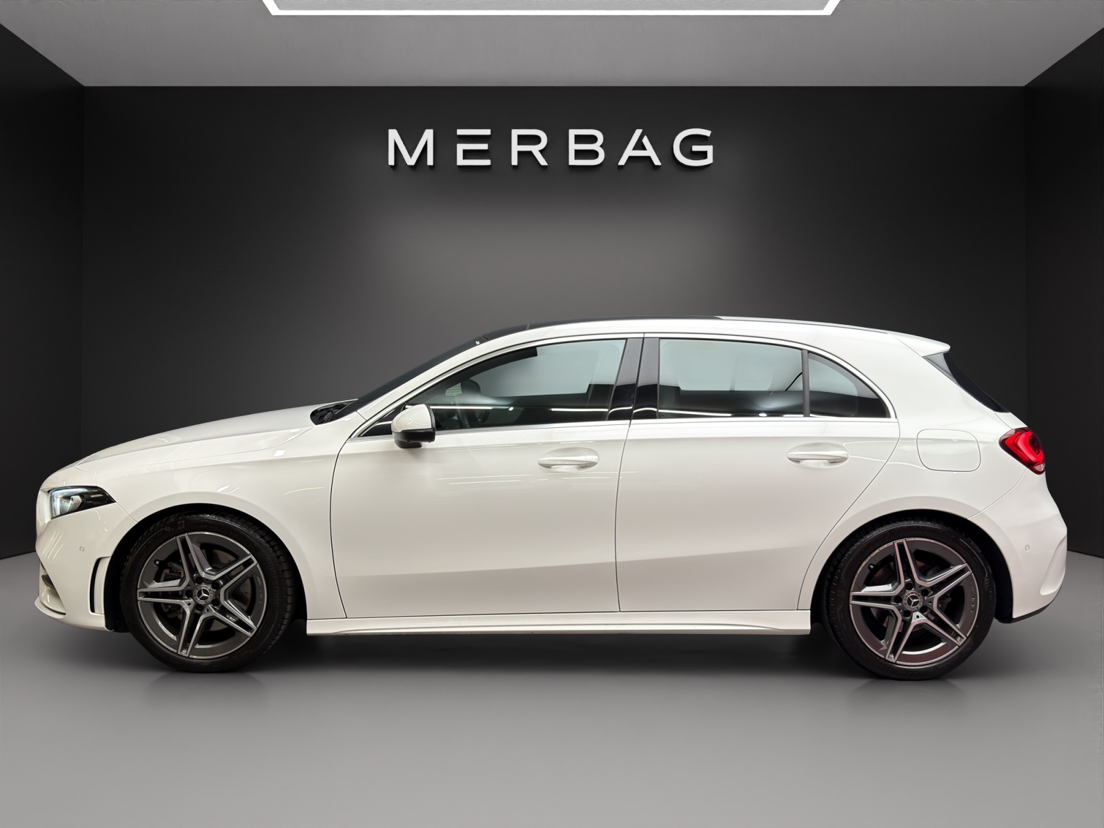 MERCEDES-BENZ A 220 AMG Line 4Matic-image-2