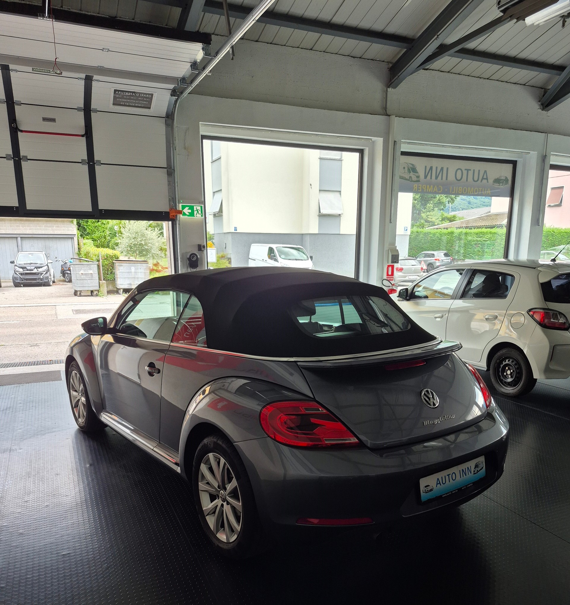 VW Beetle Cabrio 1.2 TSI BMT Design DSG - AUTOMATICA-image-2