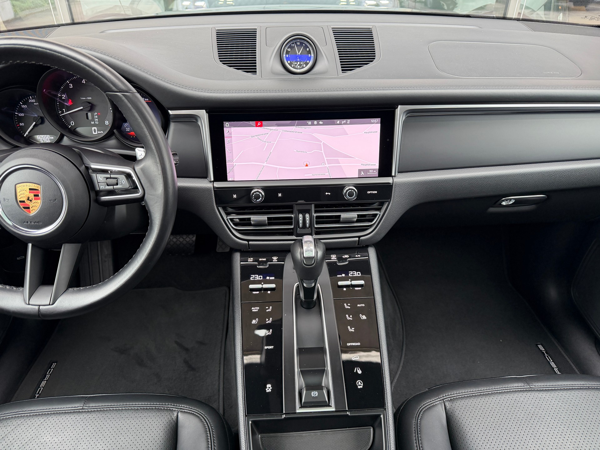PORSCHE Macan PDK-image-15