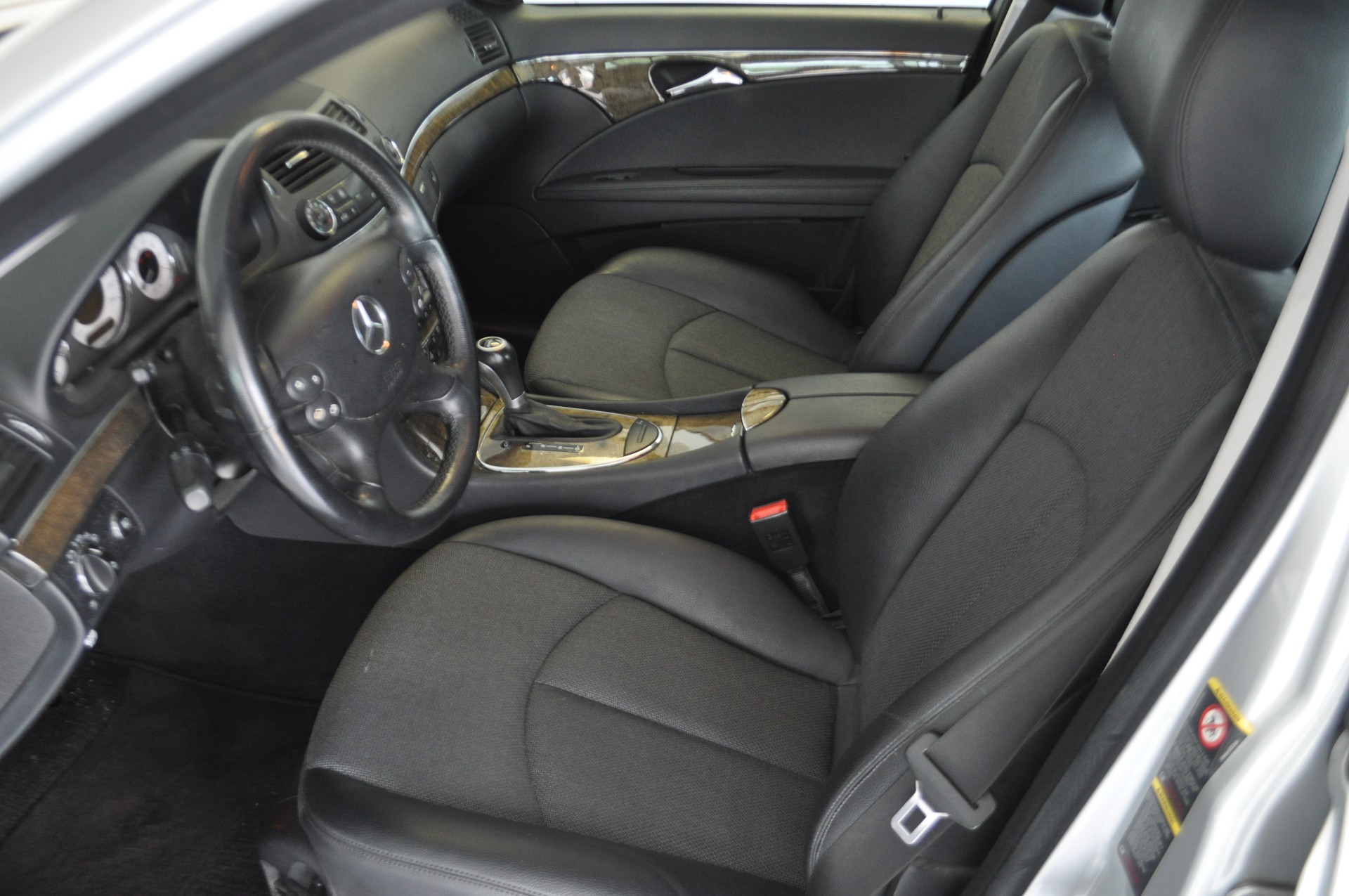 MERCEDES-BENZ E 280 Avantgarde 4Matic Automatic-image-6