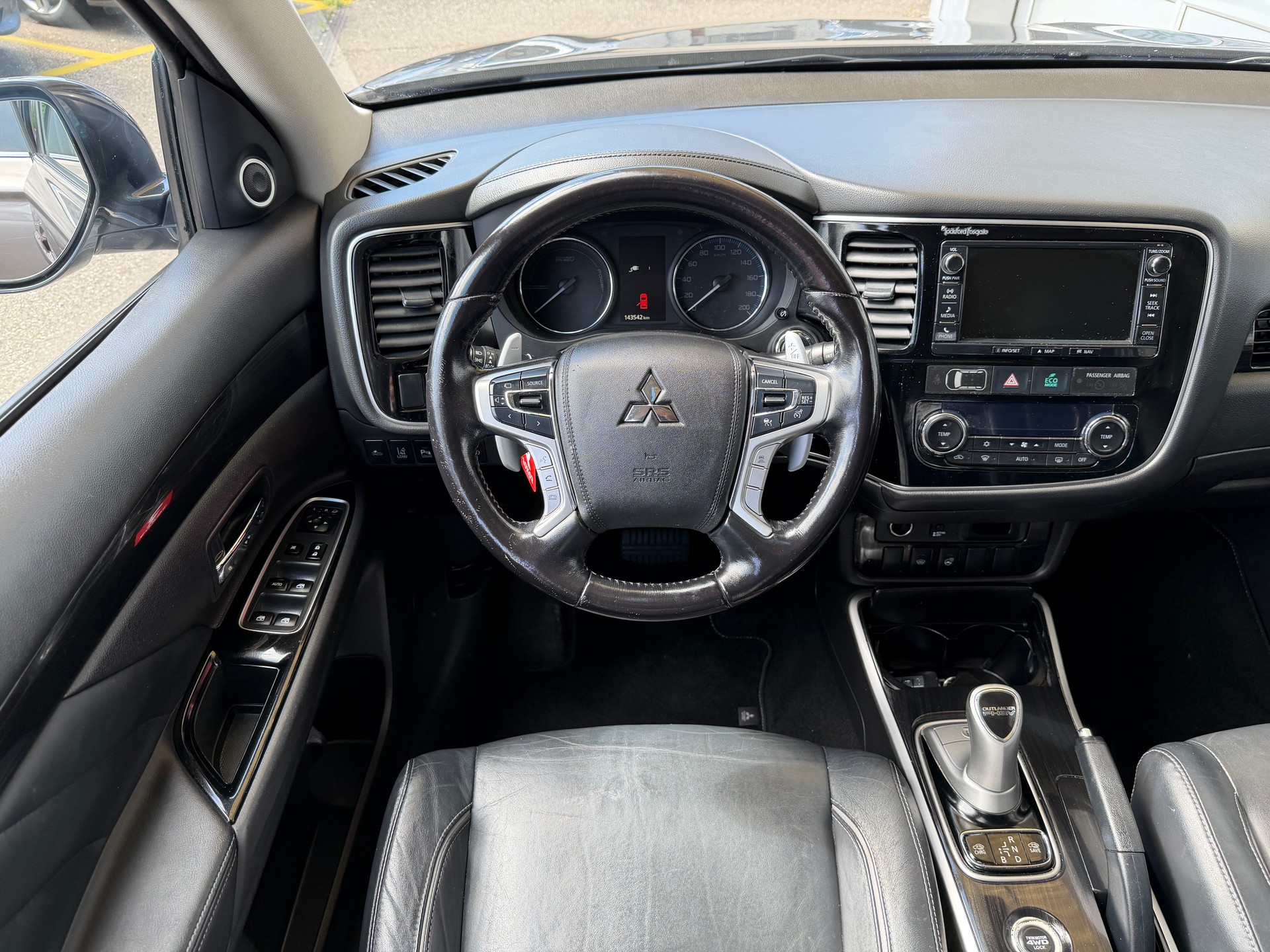 MITSUBISHI Outlander 2.0 PHEV Diamond 4WD Automatic-image-9