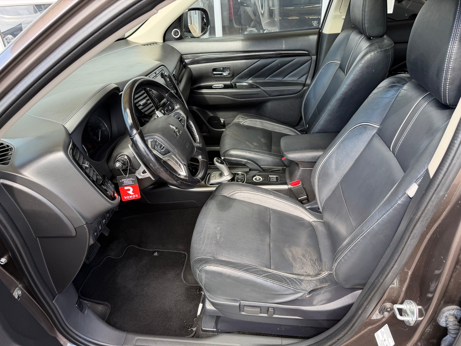 MITSUBISHI Outlander 2.0 PHEV Diamond 4WD Automatic-image-7