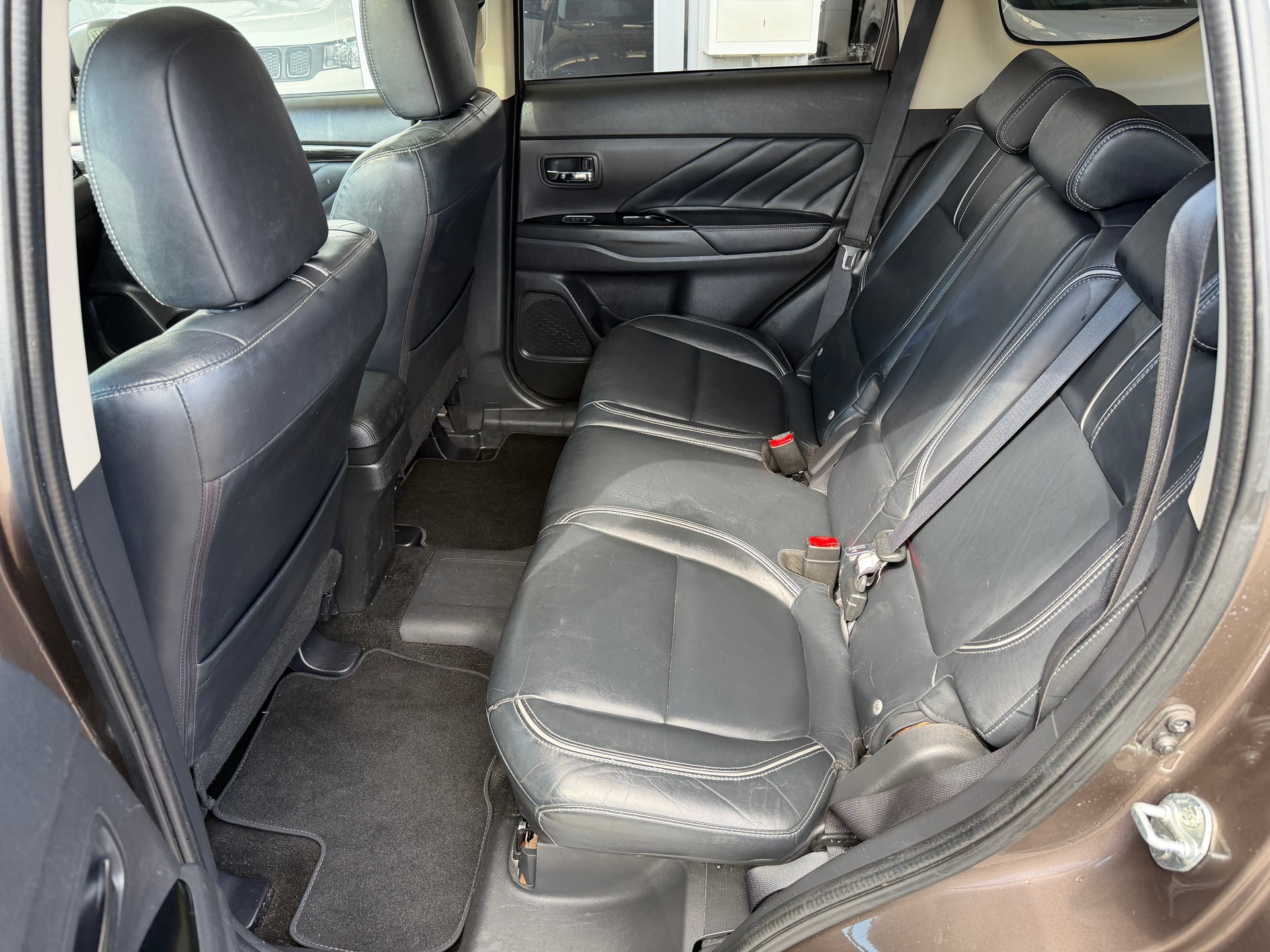 MITSUBISHI Outlander 2.0 PHEV Diamond 4WD Automatic-image-12