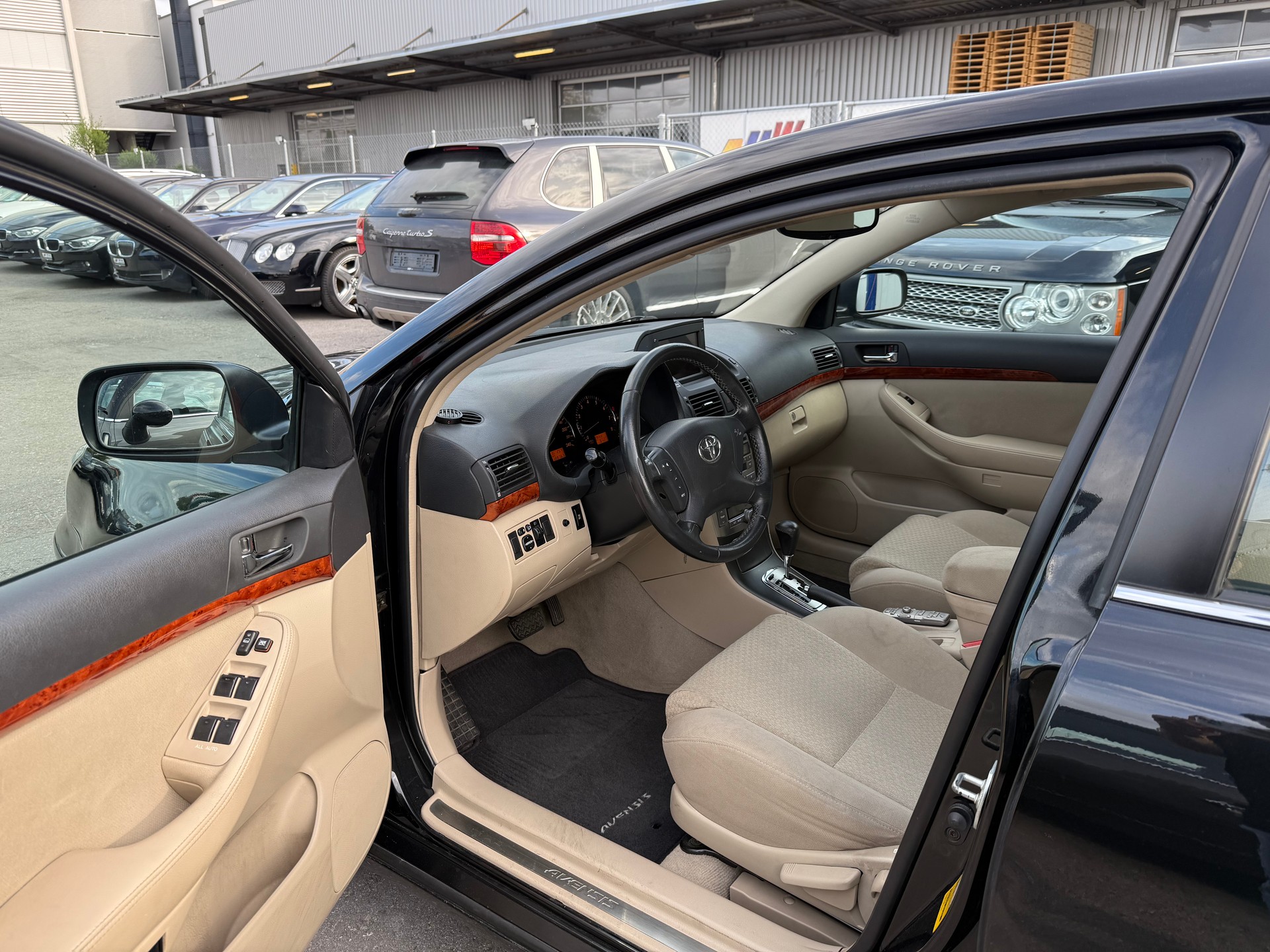 TOYOTA Avensis 2.0 D4 VVT-i Linea Sol Liftback Automatik / Frisch ab MFK 20.02.2026 / 8-fach bereift / Navi / PDC-image-8