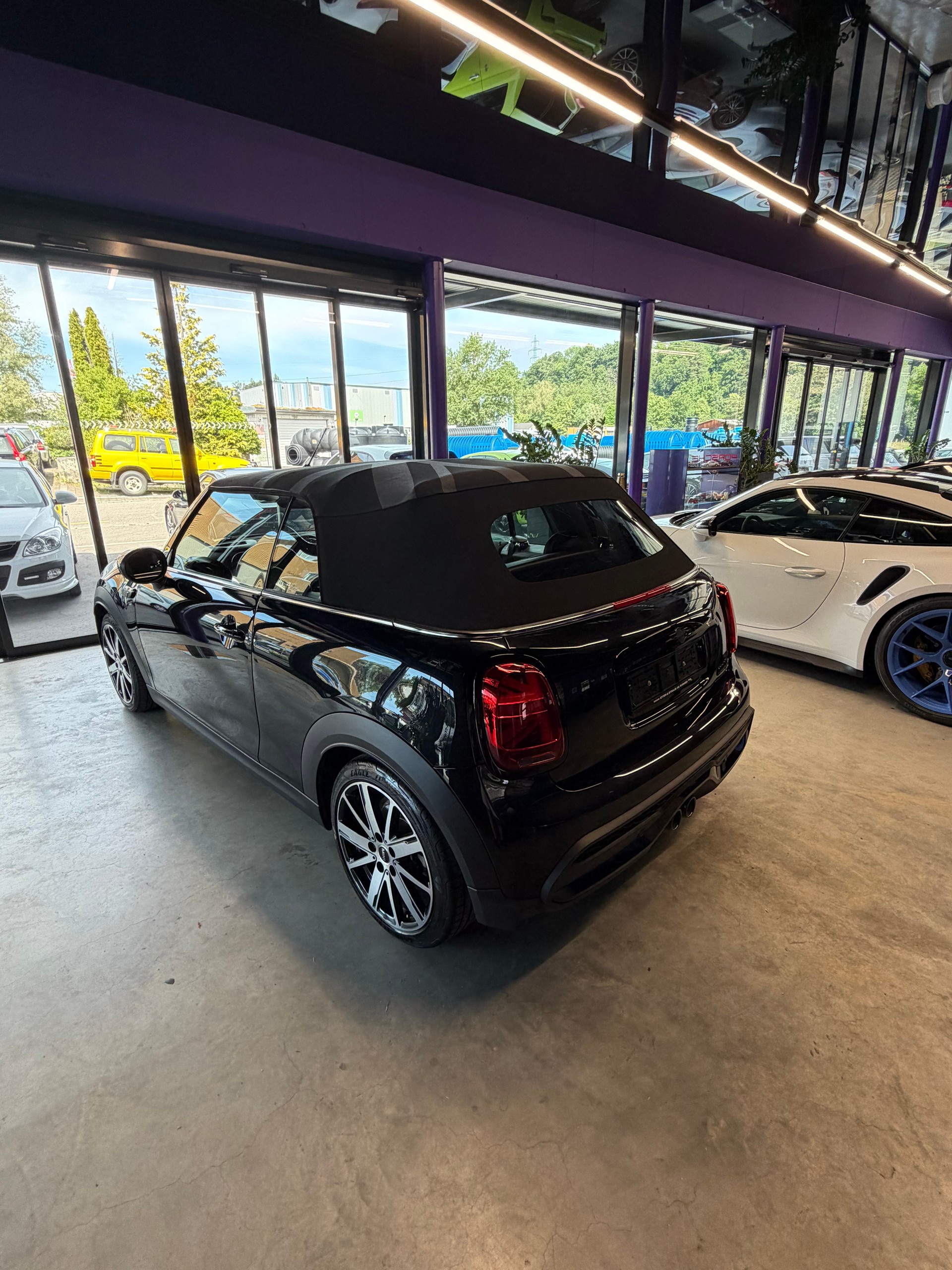 MINI Cooper S Cabriolet DKG-showroom-element-1