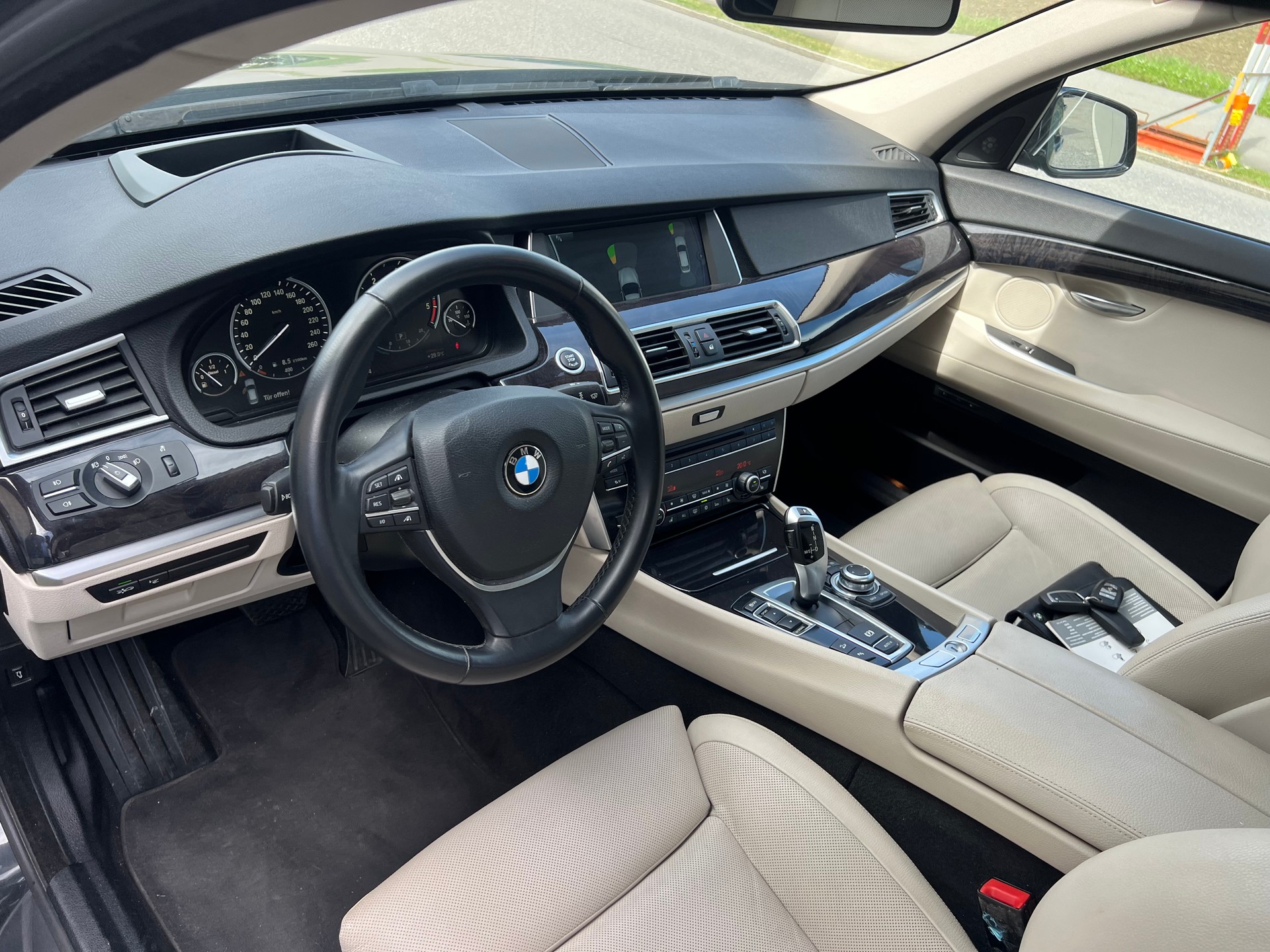 BMW 530d xDrive GT Steptronic *** Navigation * Standheizung * Leder * Sitzbelüftung * Head -Up Display * 8 fachbereift ***-image-8