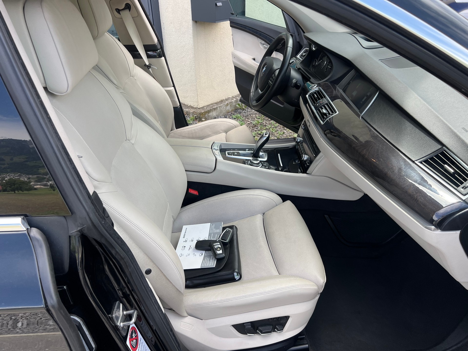 BMW 530d xDrive GT Steptronic *** Navigation * Standheizung * Leder * Sitzbelüftung * Head -Up Display * 8 fachbereift ***-image-11