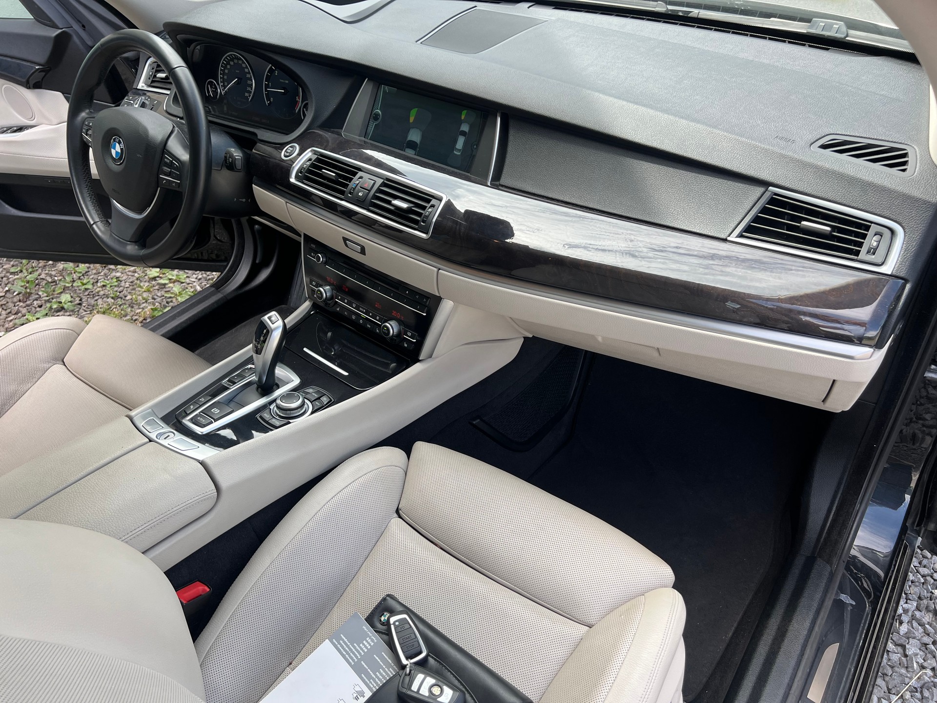 BMW 530d xDrive GT Steptronic *** Navigation * Standheizung * Leder * Sitzbelüftung * Head -Up Display * 8 fachbereift ***-image-10