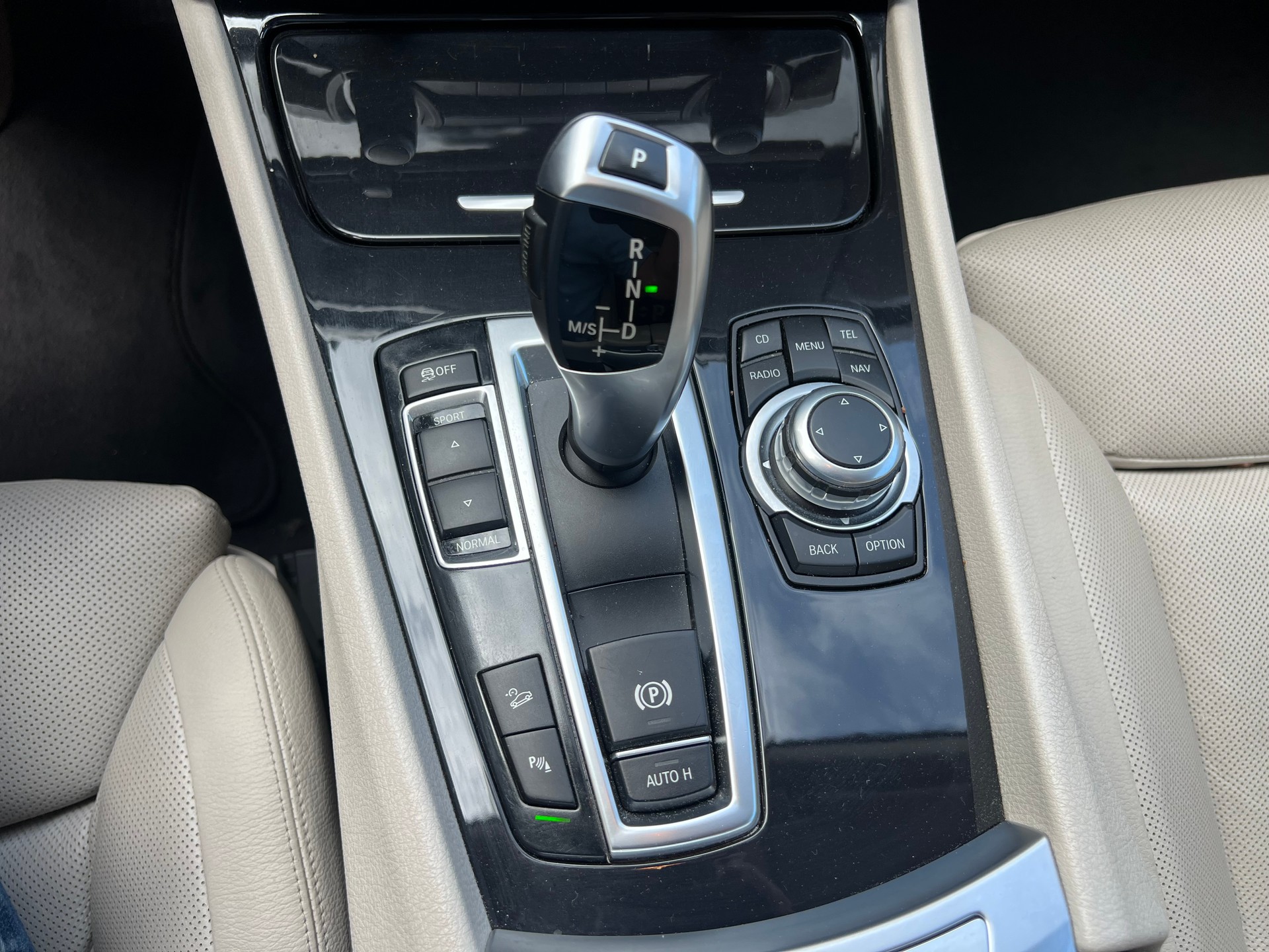BMW 530d xDrive GT Steptronic *** Navigation * Standheizung * Leder * Sitzbelüftung * Head -Up Display * 8 fachbereift ***-image-14