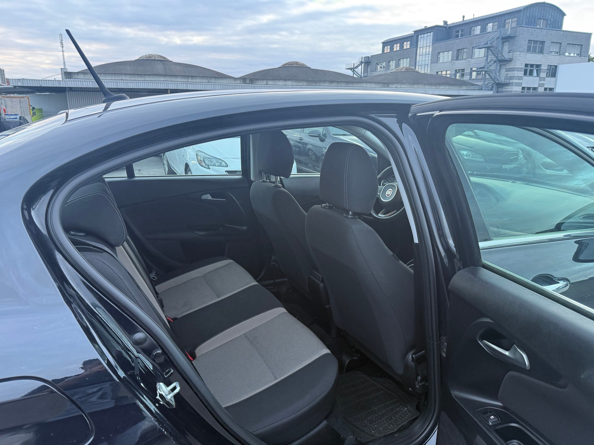 FIAT Tipo 1.6 MJ Opening Edition + Limousine / Ab MFK 10.2024 / Navi / Rückfahrkamera / PDC / B6b-image-11