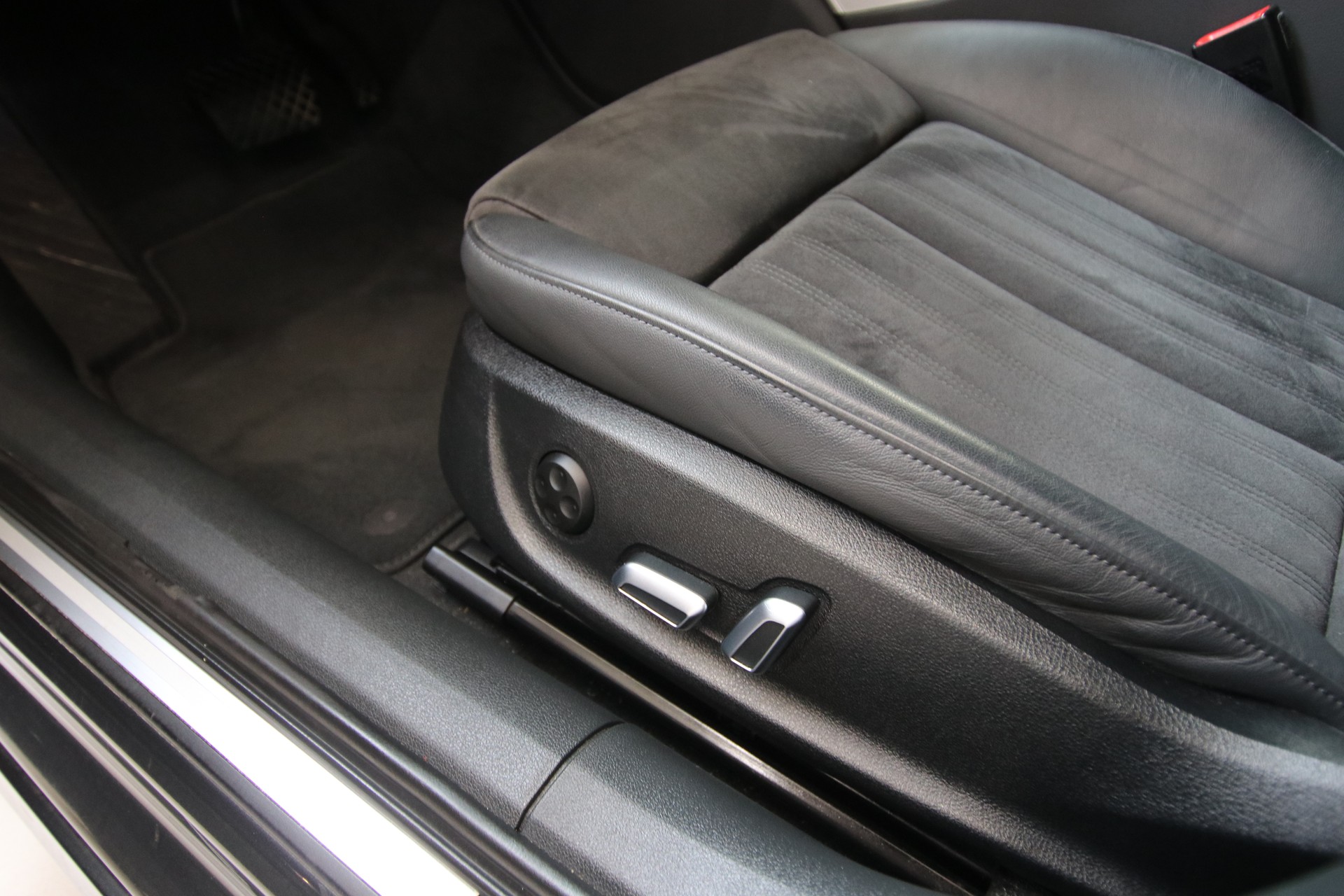 AUDI A6 Avant 3.0 TDI V6 quattro S-tronic-image-26