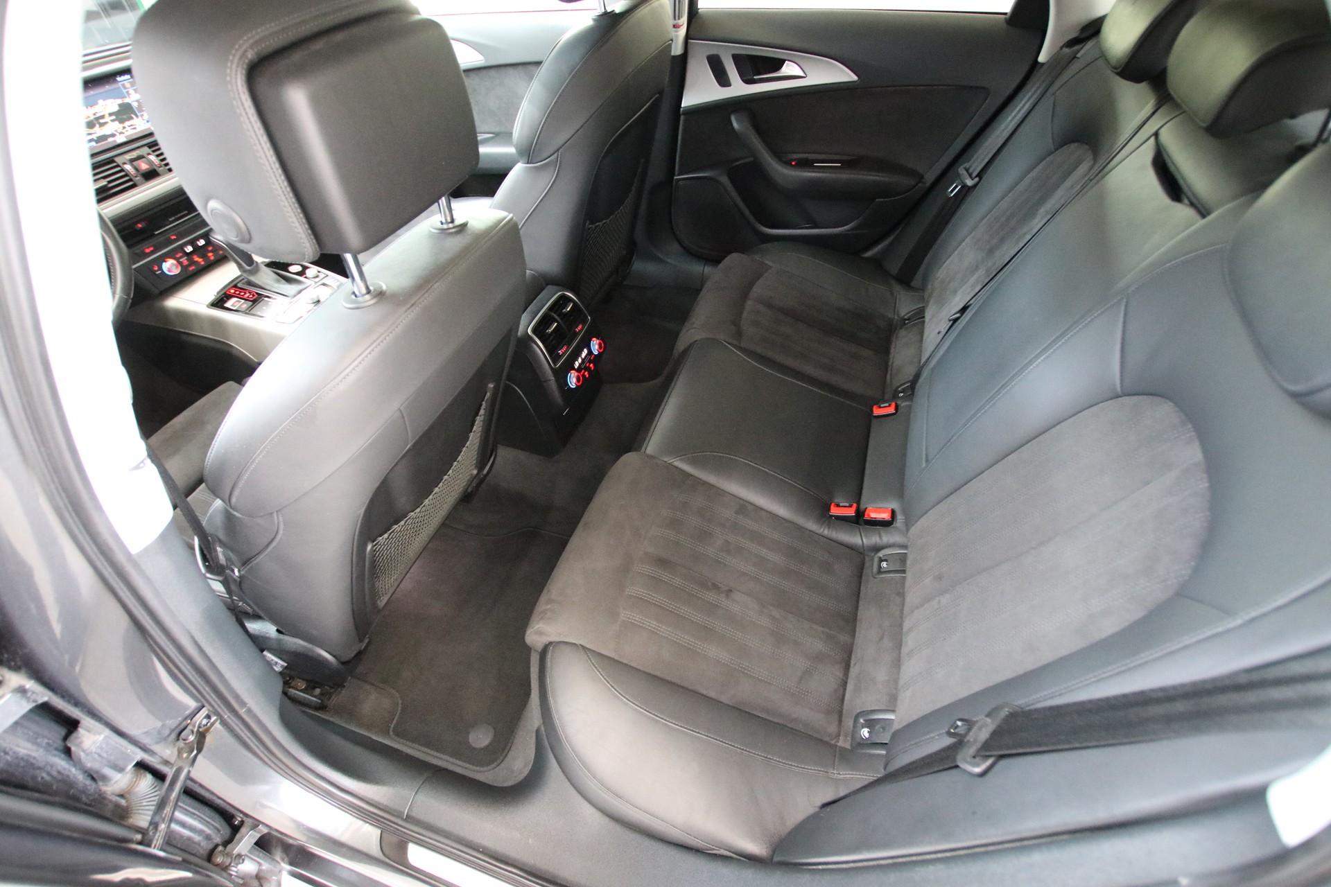 AUDI A6 Avant 3.0 TDI V6 quattro S-tronic-image-12