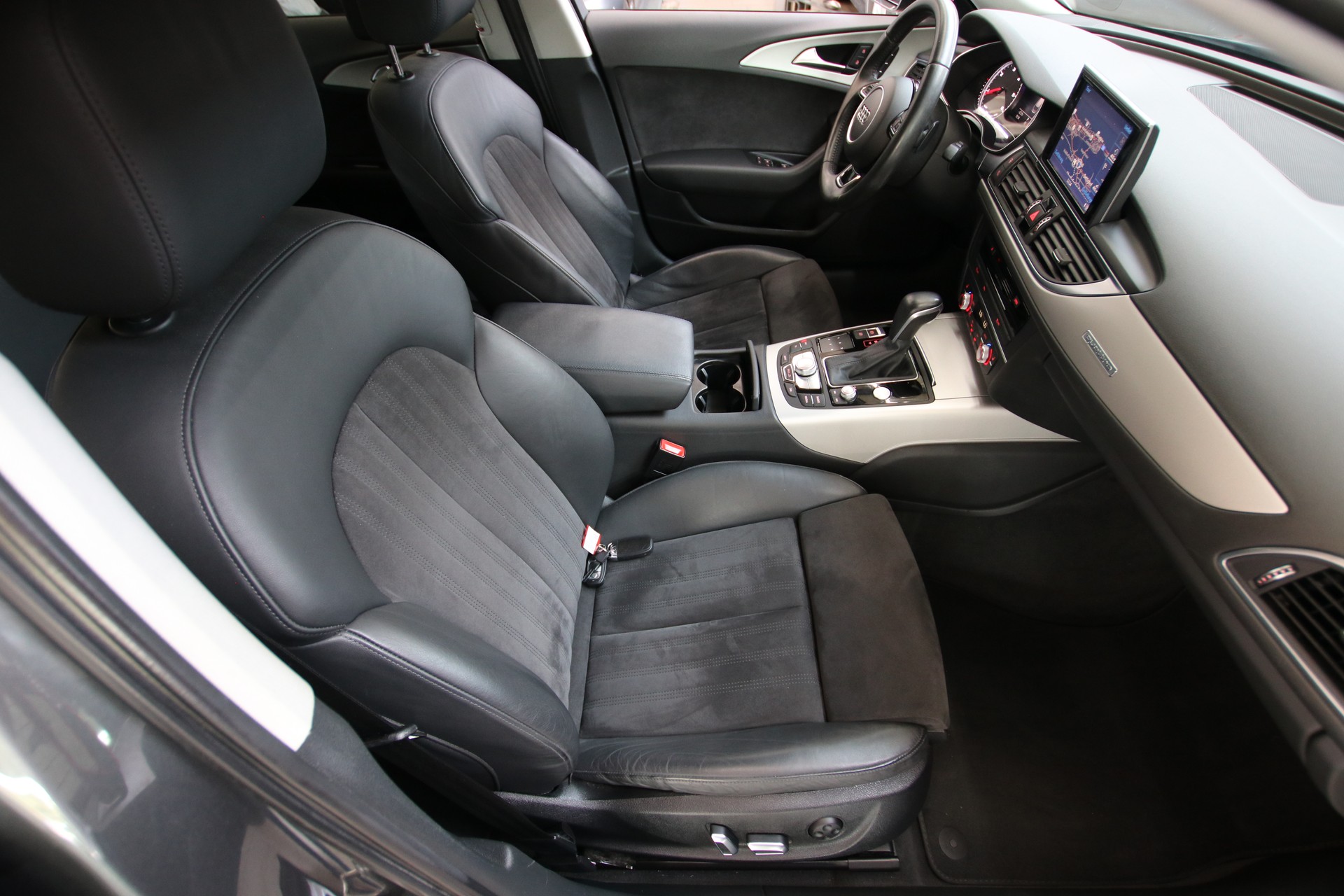 AUDI A6 Avant 3.0 TDI V6 quattro S-tronic-image-11