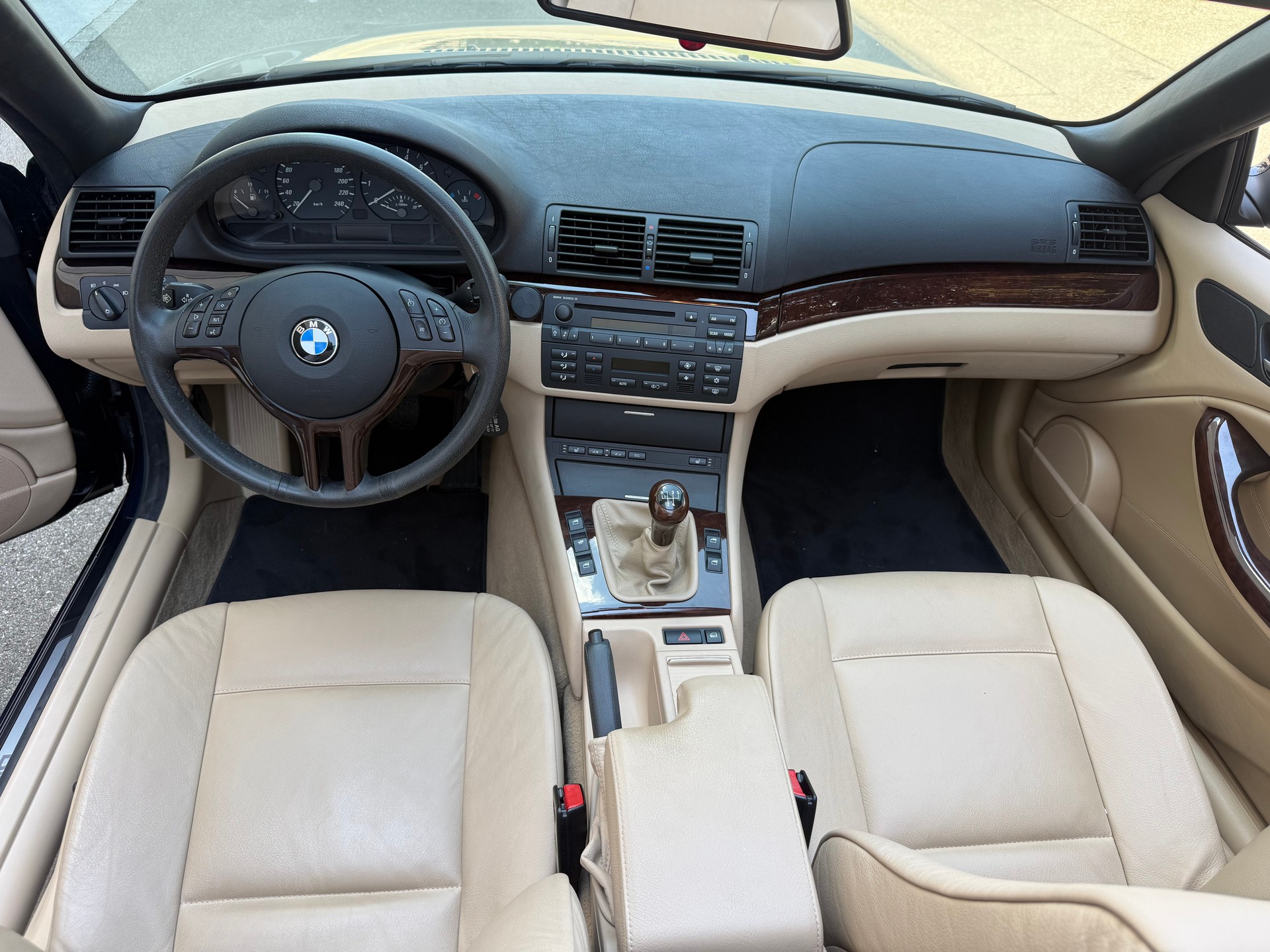BMW 318Ci Cabriolet-image-12
