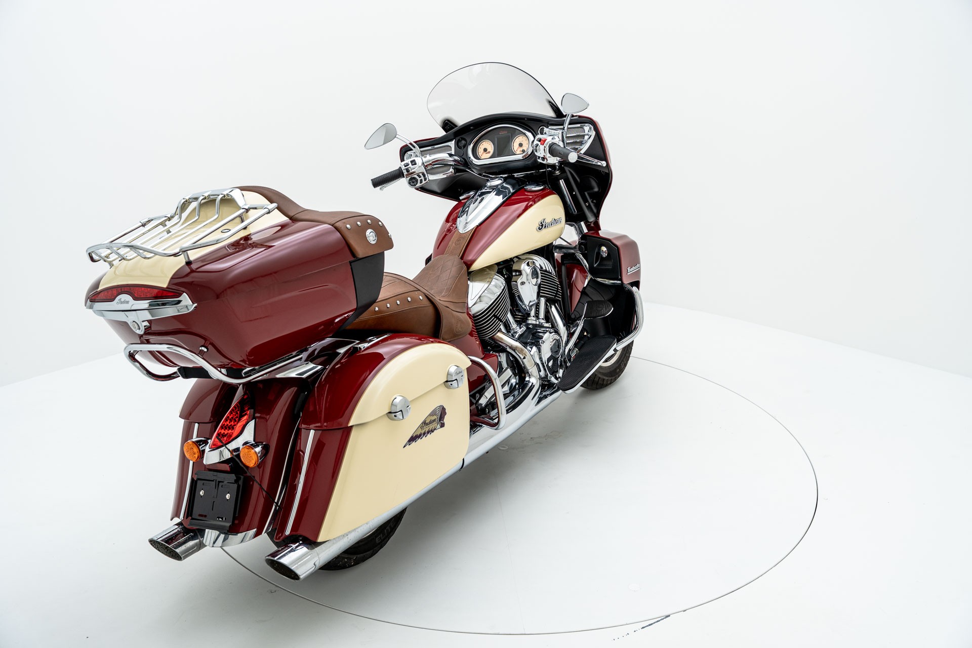 INDIAN Roadmaster-showroom-element-3