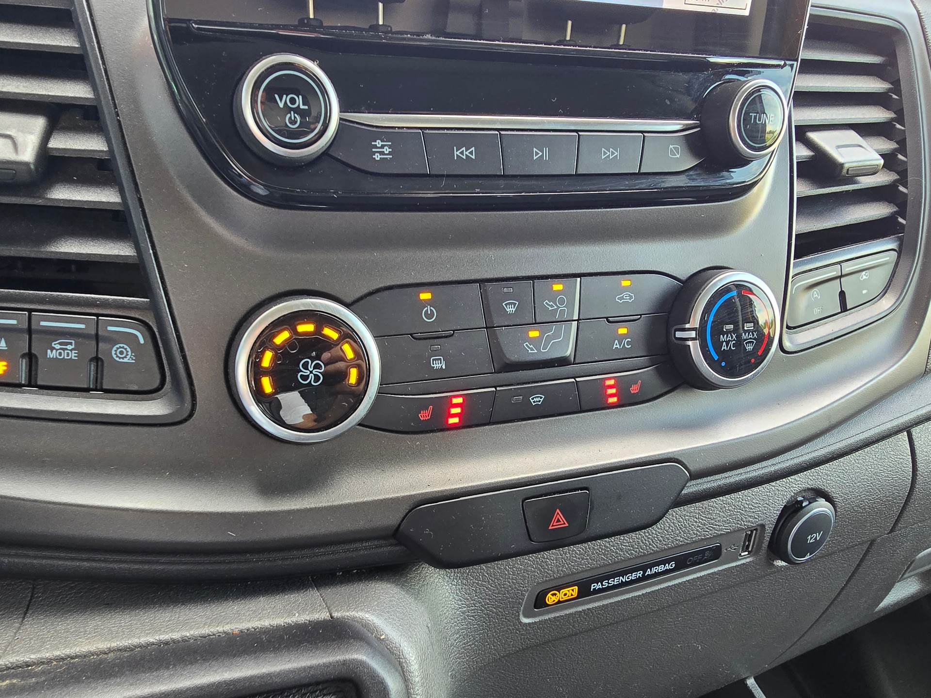 FORD Transit 350 L4 Trend 2.0 TDCi 170 FWD A-image-15