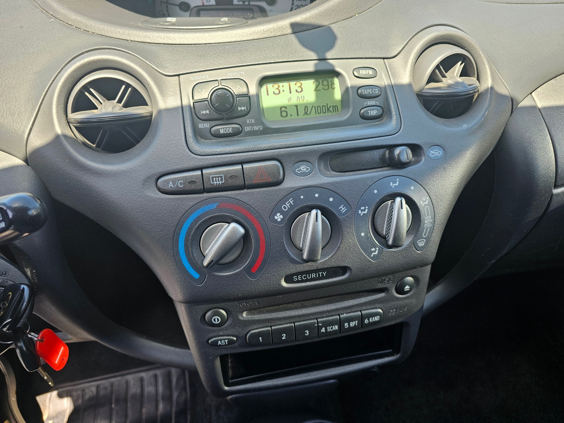 TOYOTA Yaris 1.5 TS-image-11