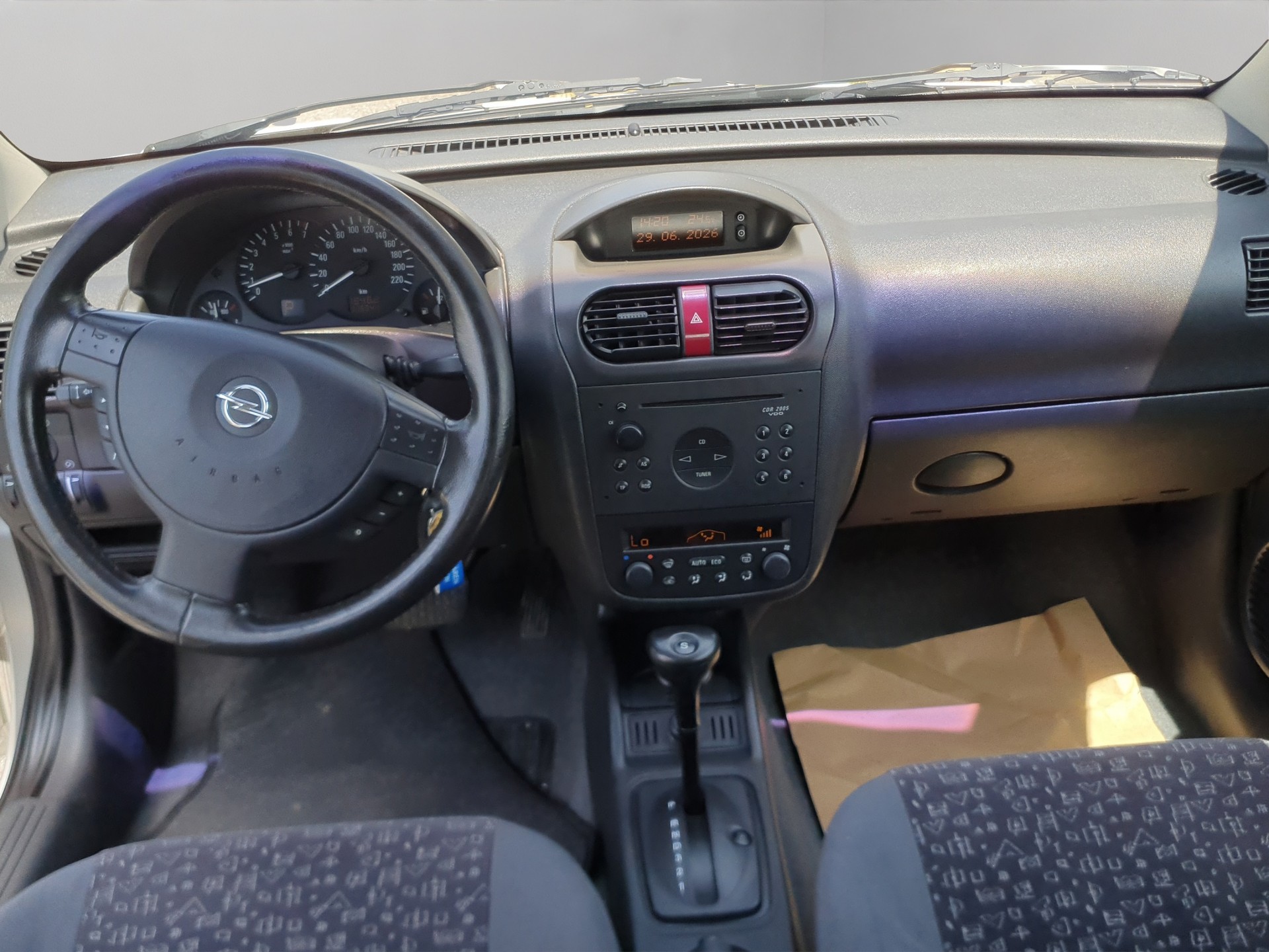 OPEL Corsa 1.4 16V Elegance-image-12
