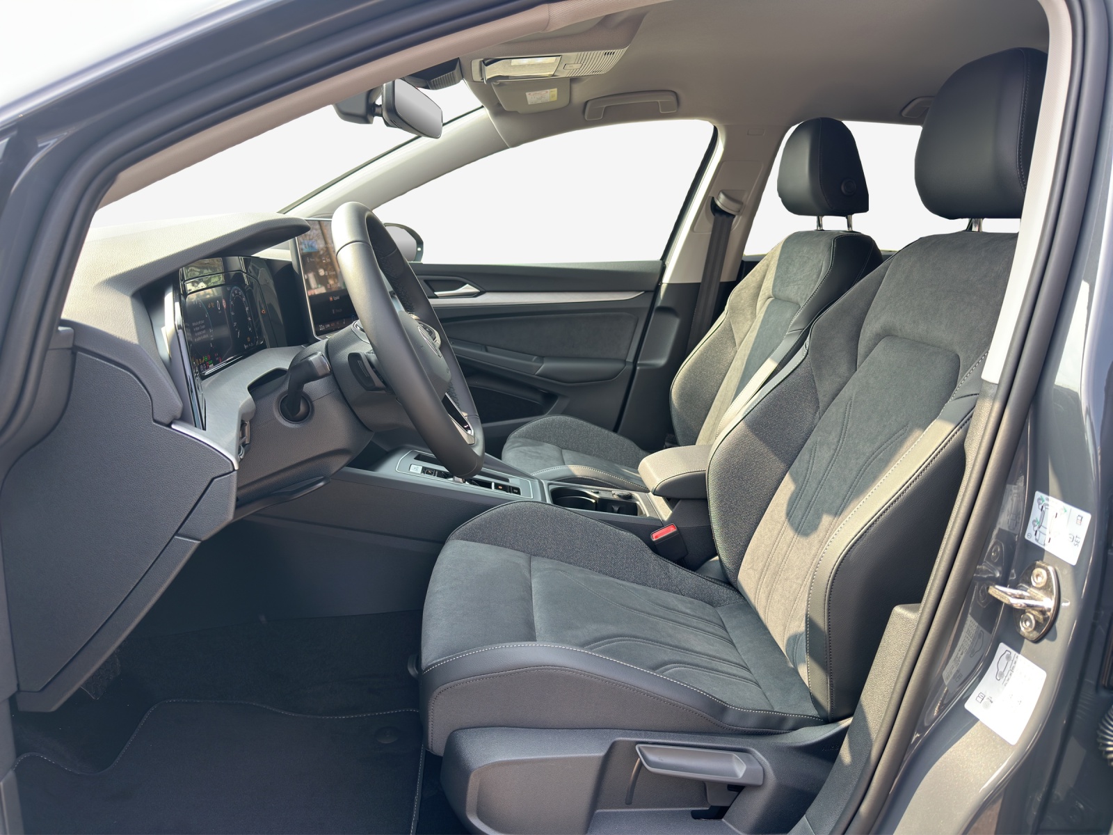 VW Golf 1.5 TSI PHEV Style-image-9