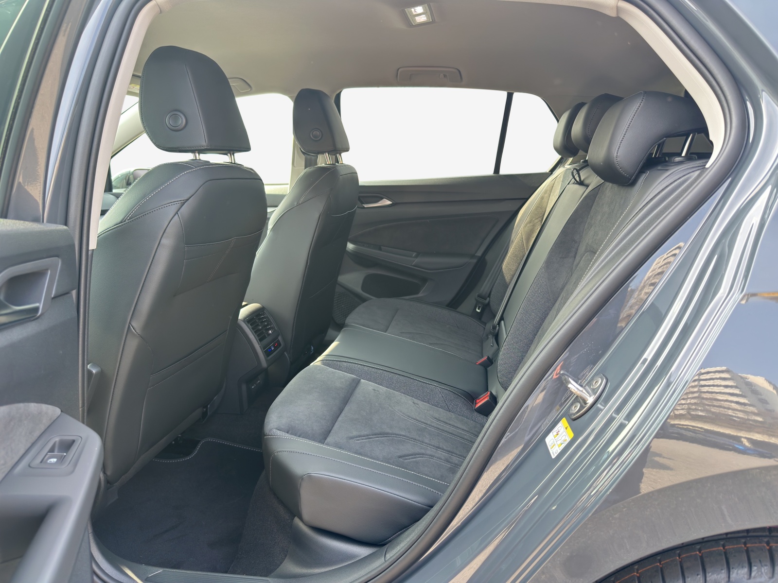 VW Golf 1.5 TSI PHEV Style-image-13