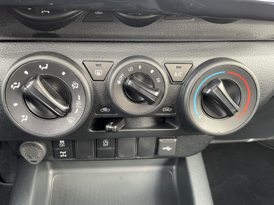 TOYOTA Hilux 2.8d Comf. EC 4x4-image-13