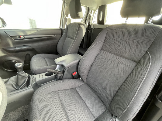 TOYOTA Hilux 2.8d Comf. EC 4x4-image-6