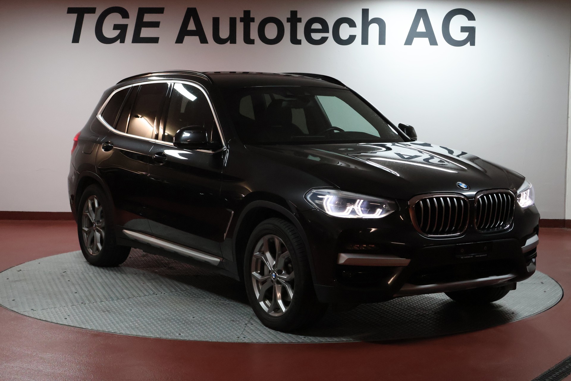 BMW X3 xDrive 30e xLine-showroom-element-2