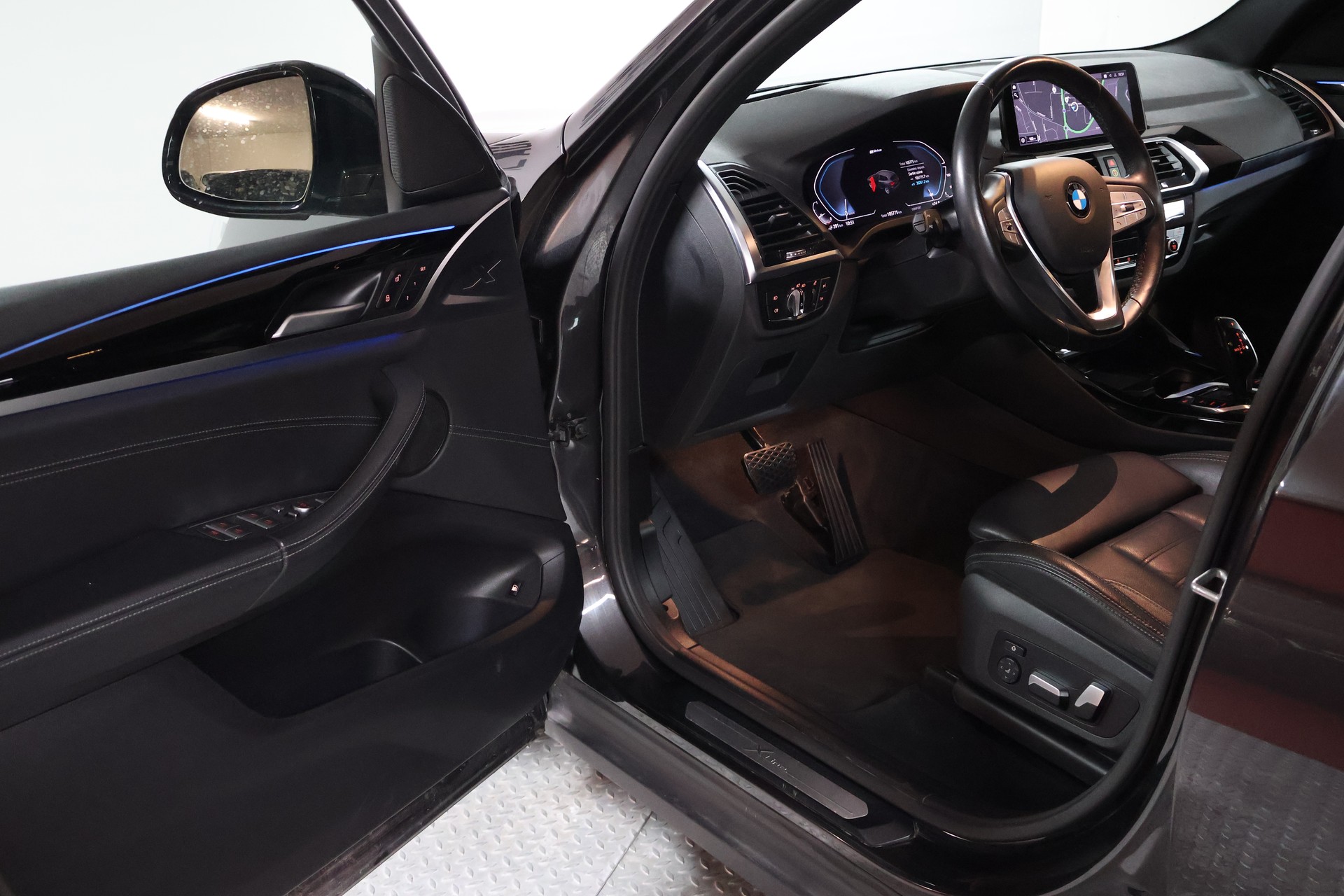 BMW X3 xDrive 30e xLine-showroom-element-3