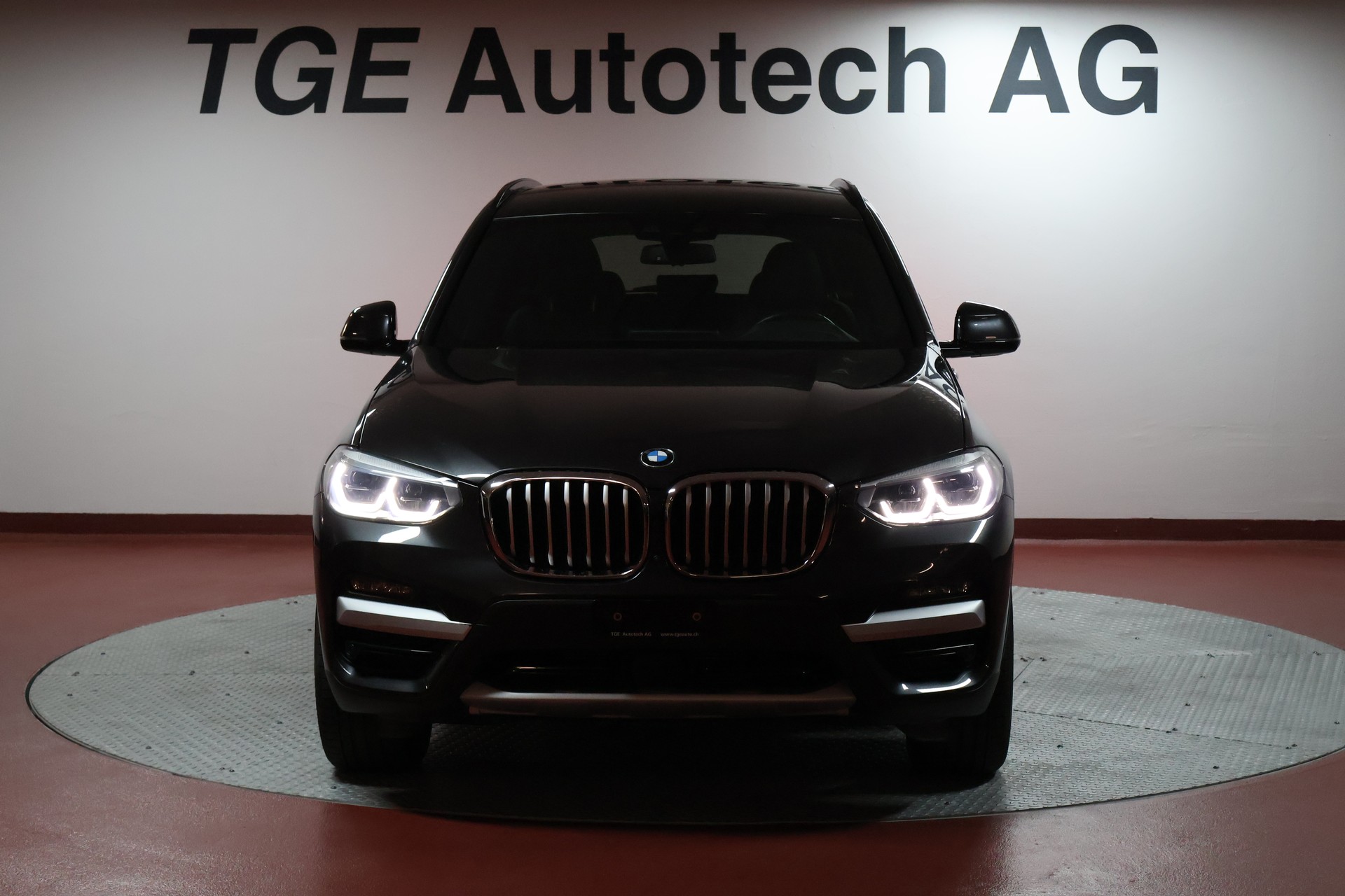 BMW X3 xDrive 30e xLine-showroom-element-1