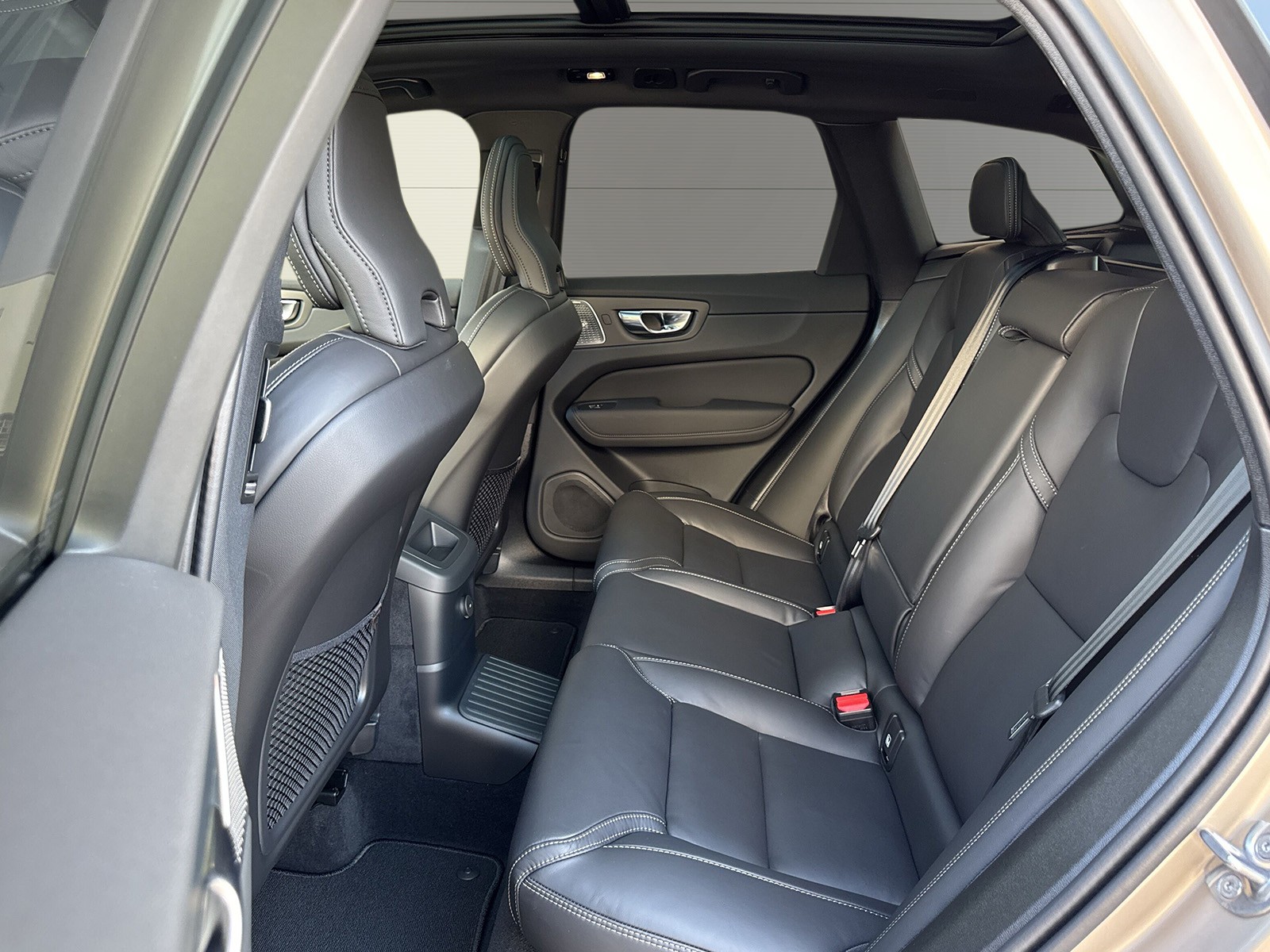 VOLVO XC60 2.0 T8 TE Ultra Dark eAWD-image-10