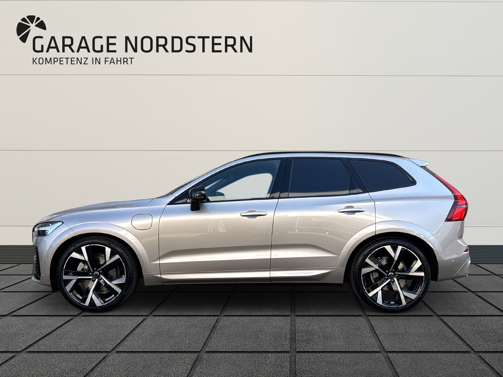 VOLVO XC60 2.0 T8 TE Ultra Dark eAWD-showroom-element-1