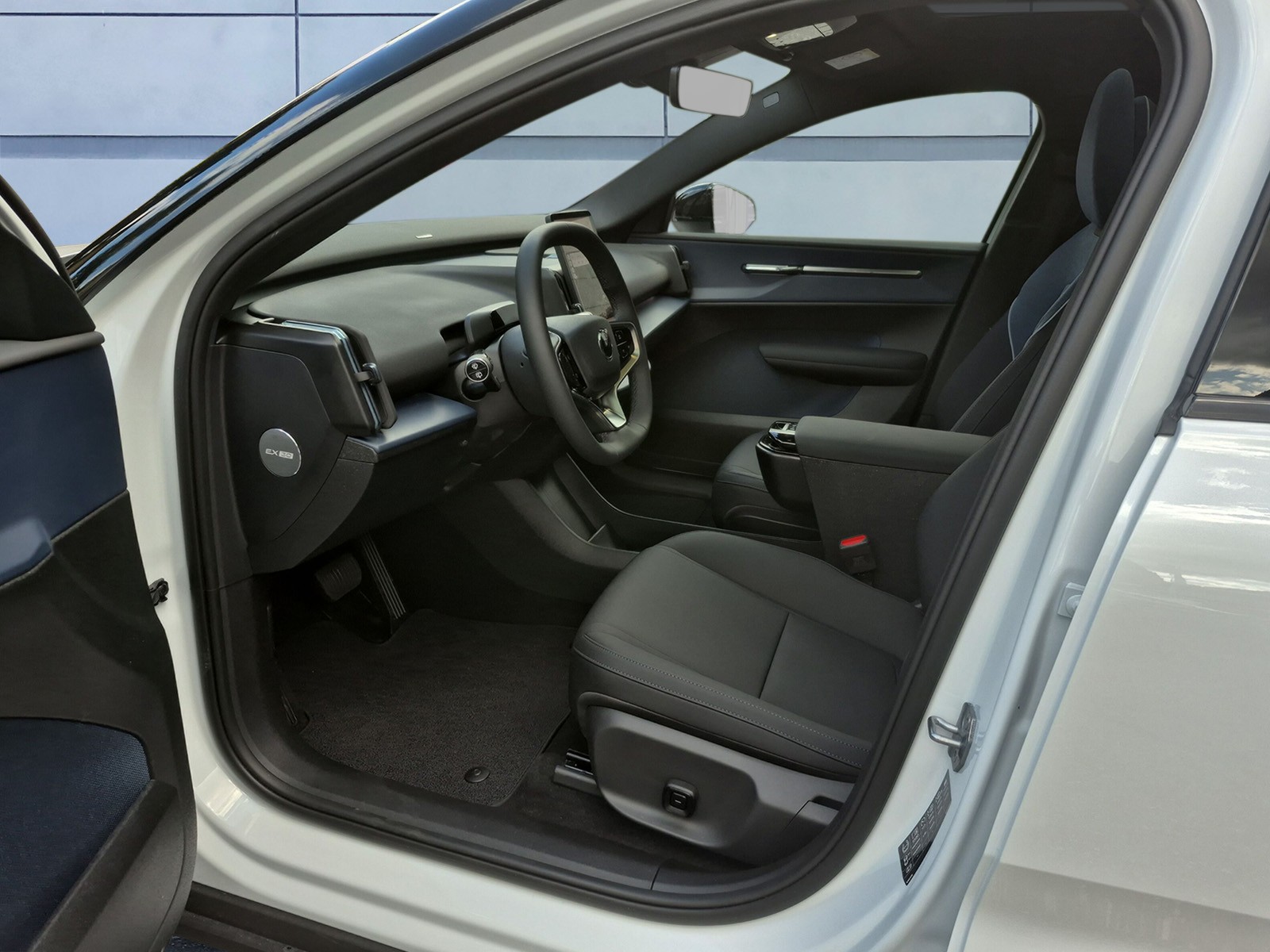 VOLVO EX 30 E60 Twin Ultra Performance AWD-image-9