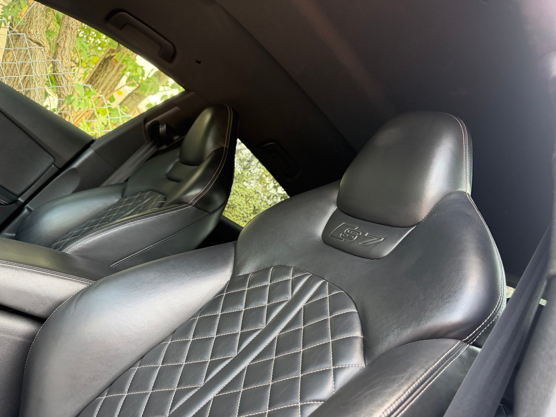 AUDI 4.0 V8 TFSI quattro S-Tronic-image-10