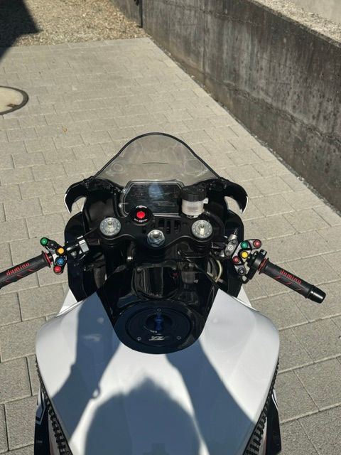 YAMAHA YZF-R1 ABS-image-2