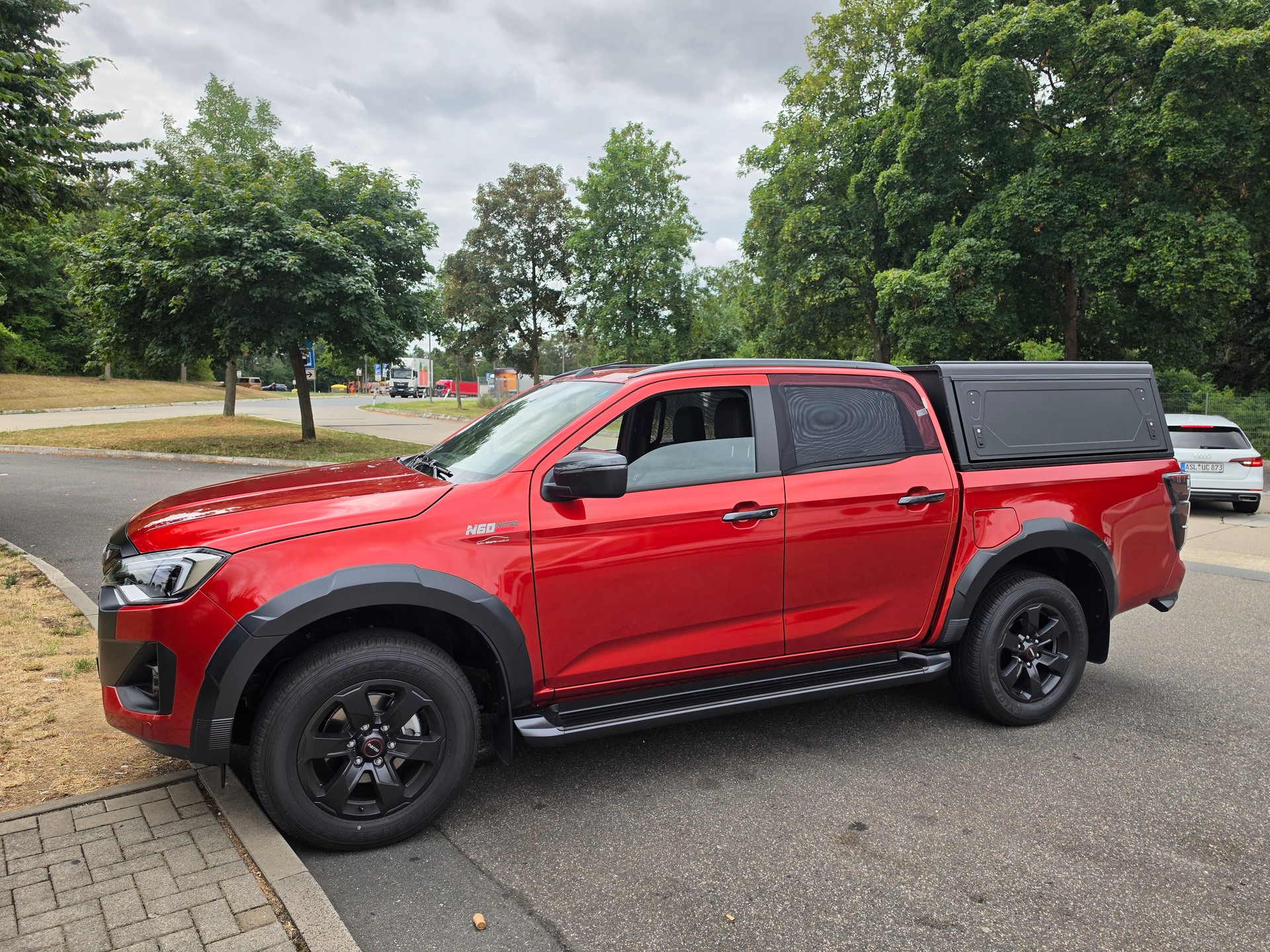 ISUZU 1.9 DDi N60 Nitro Sport 4x4-image-2