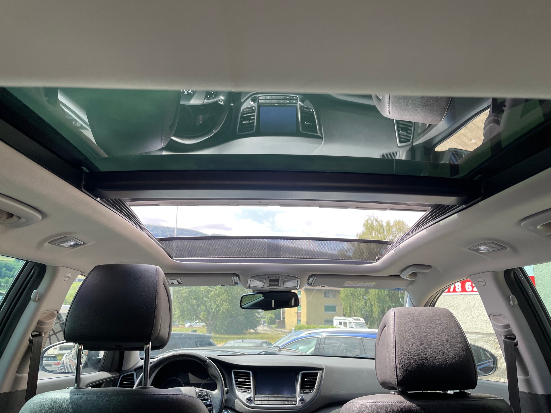 HYUNDAI Tucson 2.0 CRDI Launch Edition 4WD Automatic-image-10