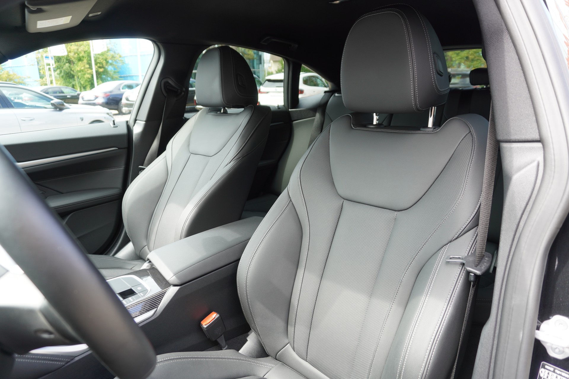 BMW i4 eDrive 40 M Sport-image-13