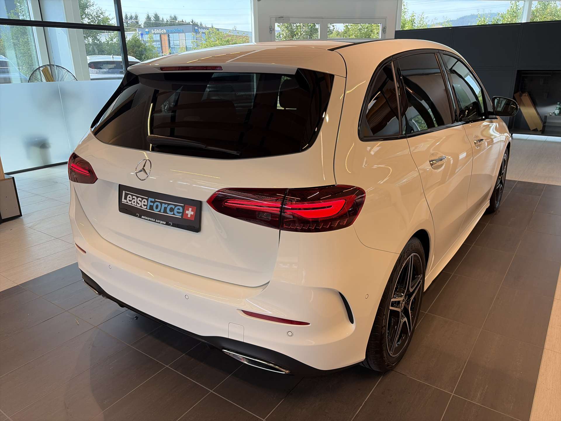 MERCEDES-BENZ B 250 4Matic AMG Line DCT-Automat-showroom-element-2