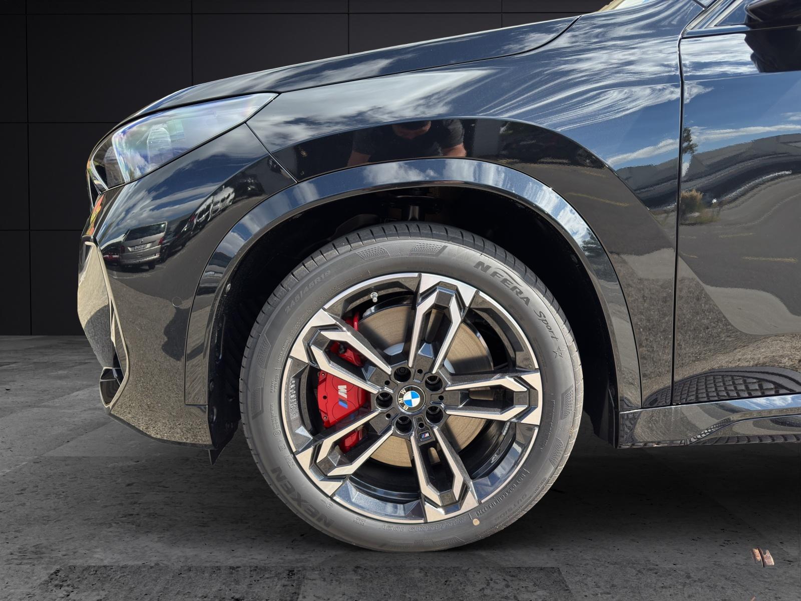 BMW iX1 30 xDrive-showroom-element-3