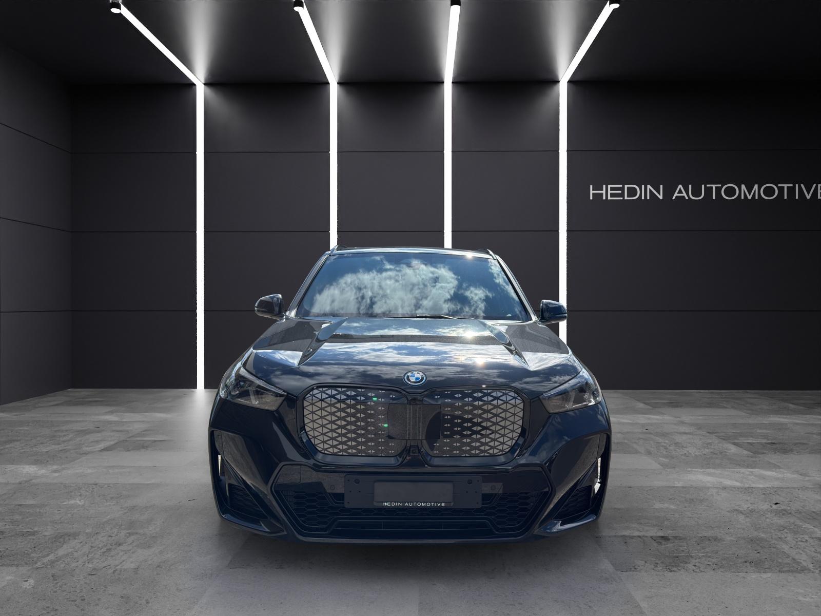 BMW iX1 30 xDrive-showroom-element-1