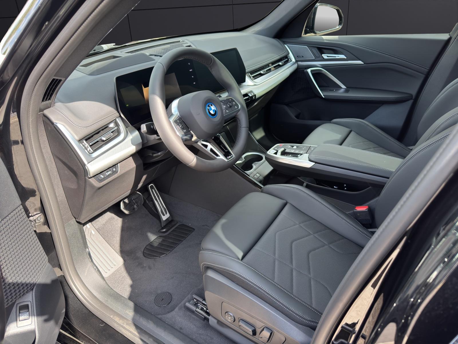 BMW iX1 30 xDrive-image-5
