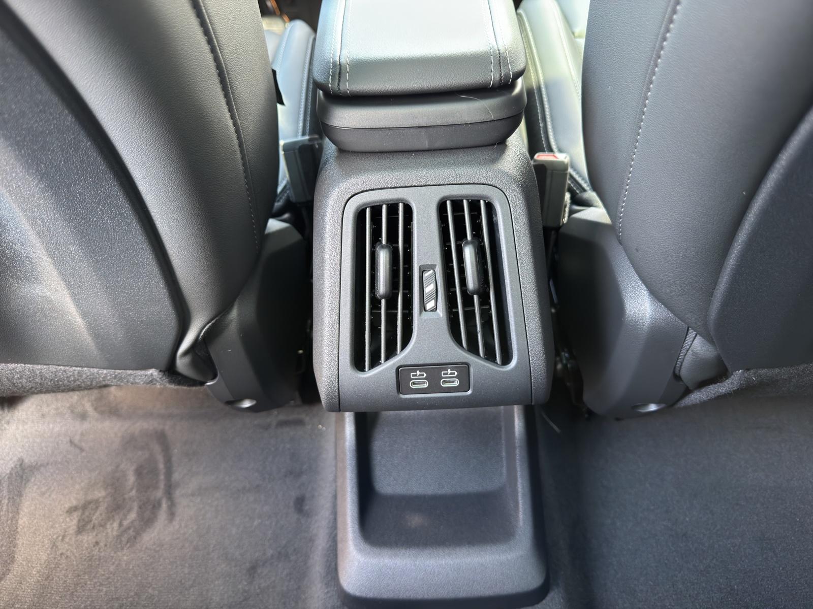 BMW iX1 30 xDrive-image-15