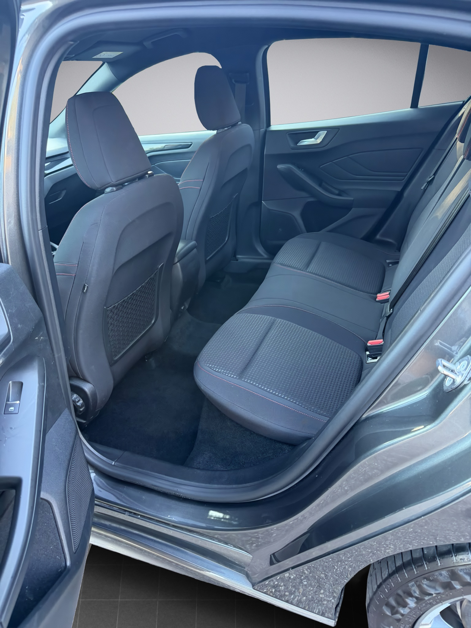 FORD Focus 2.0 TDCi ST Line * Diesel *-image-10