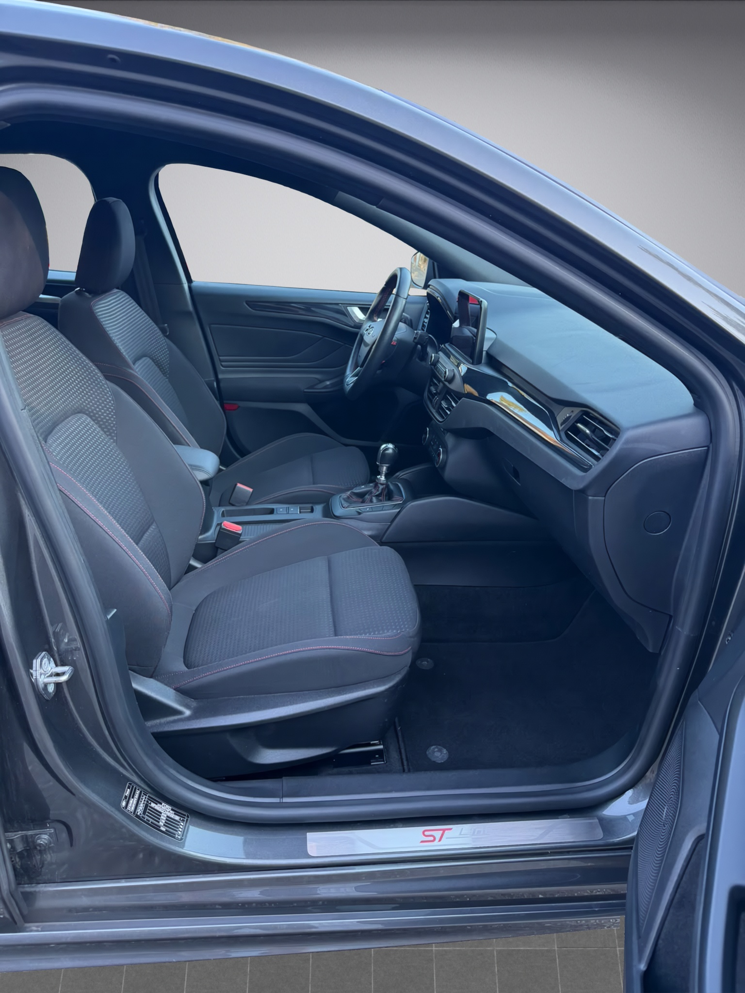 FORD Focus 2.0 TDCi ST Line * Diesel *-image-12