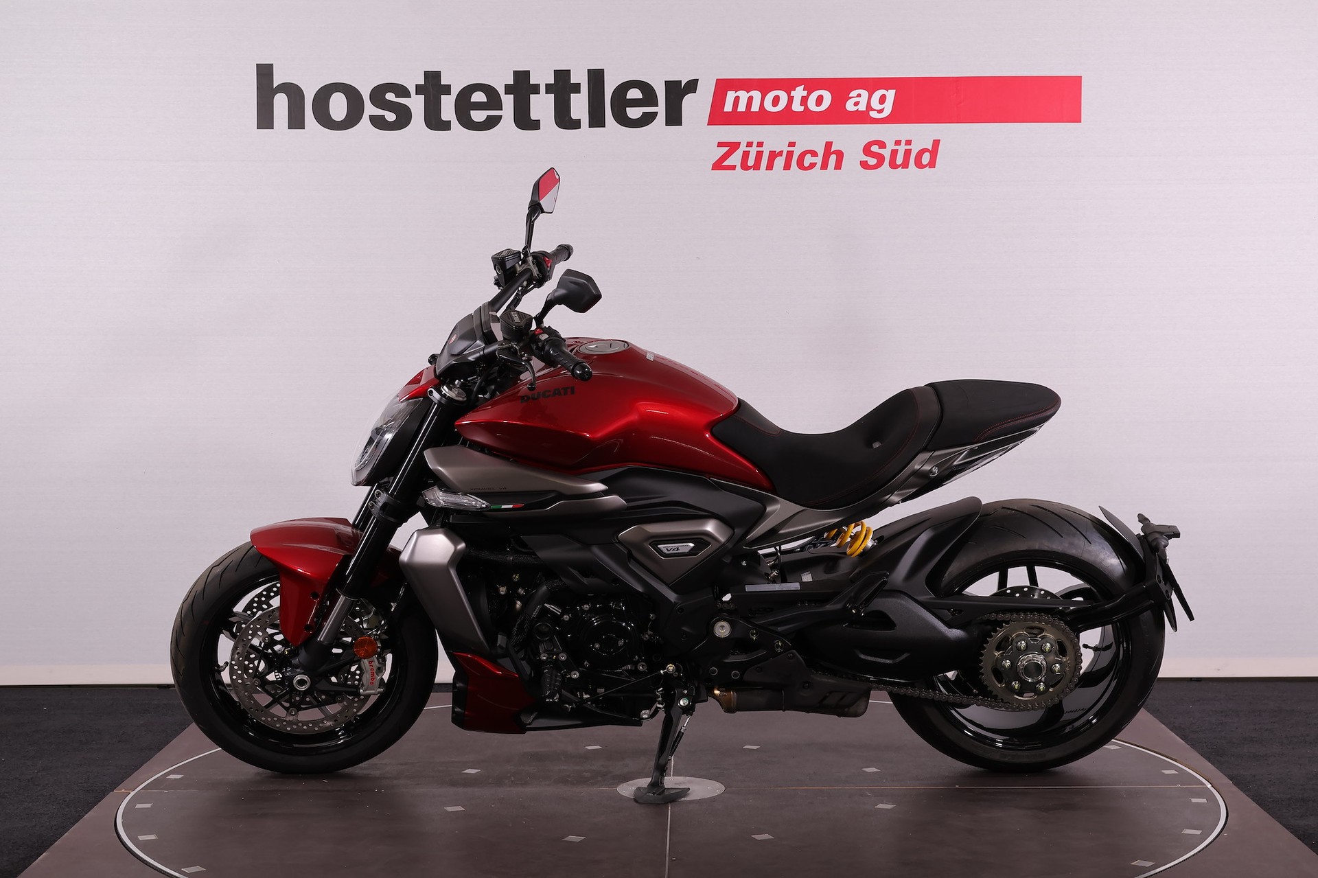 DUCATI X Diavel V4-showroom-element-3