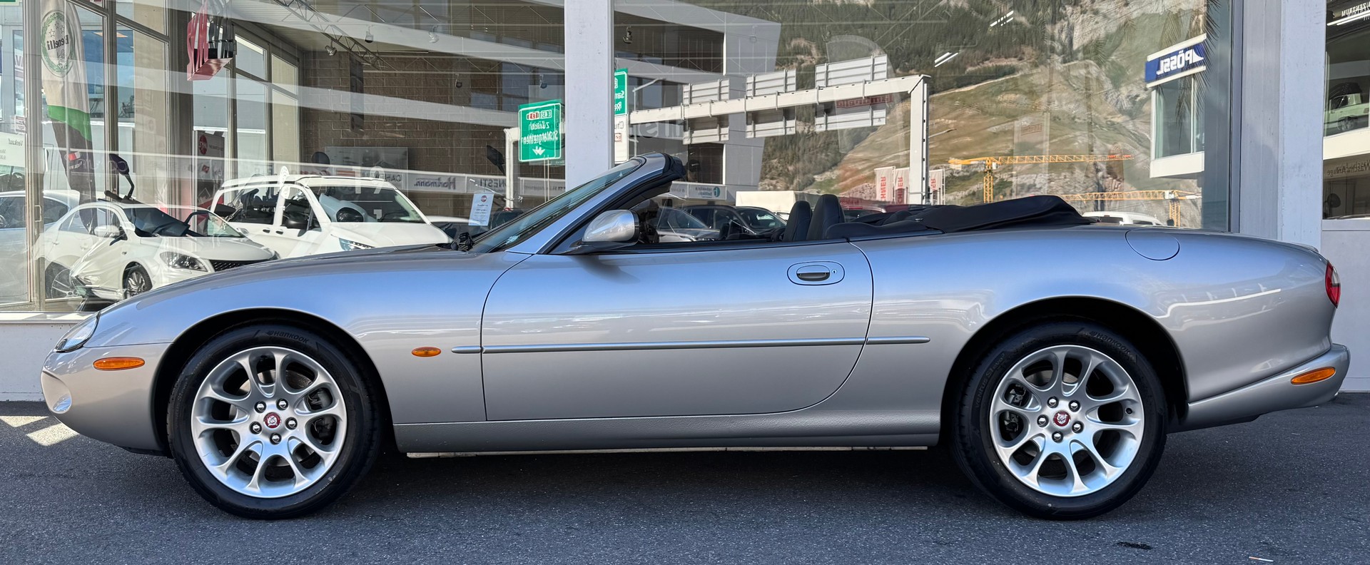 JAGUAR XKR S/C Convertible-showroom-element-2