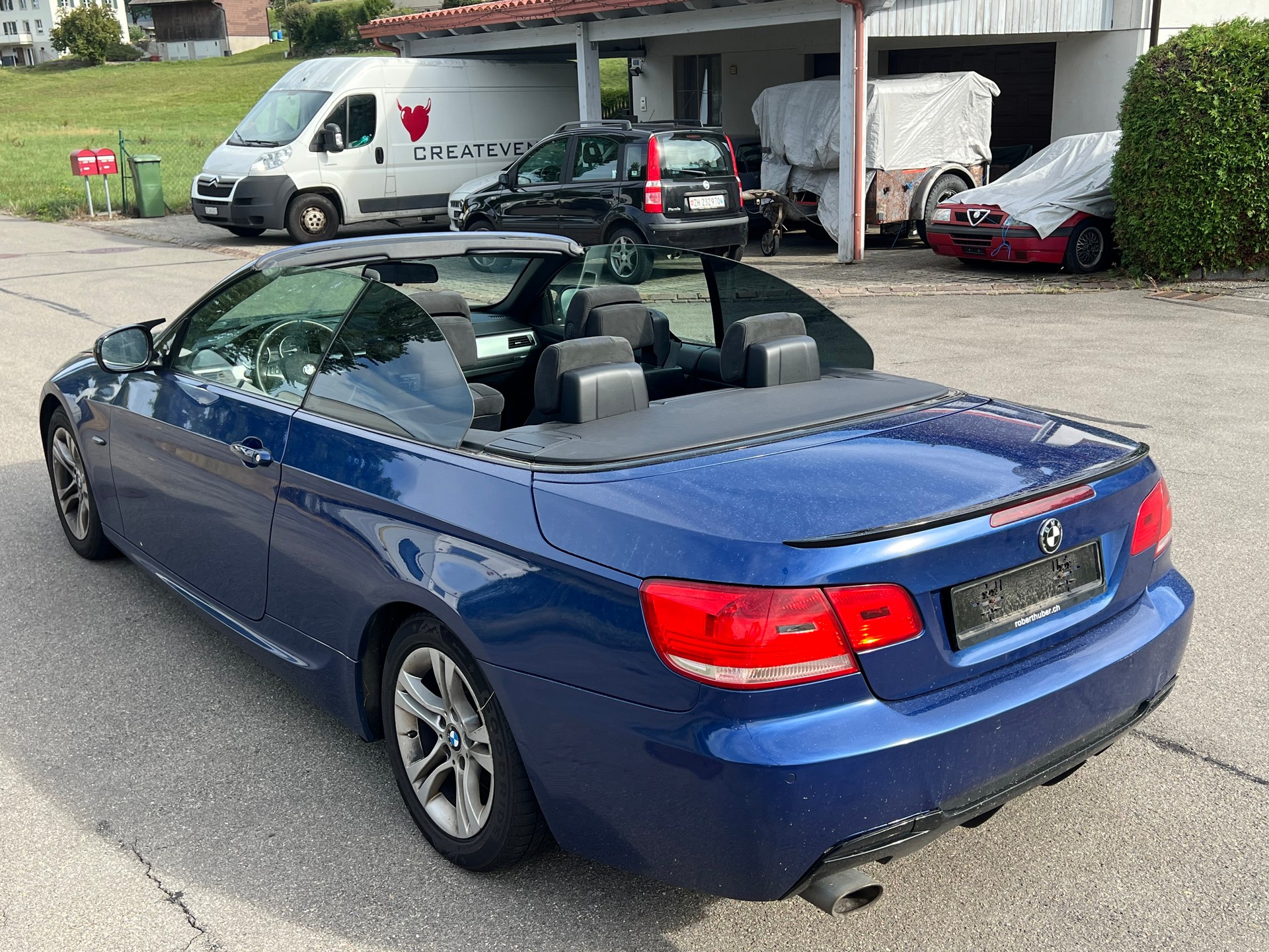 BMW 320d Cabriolet-image-5