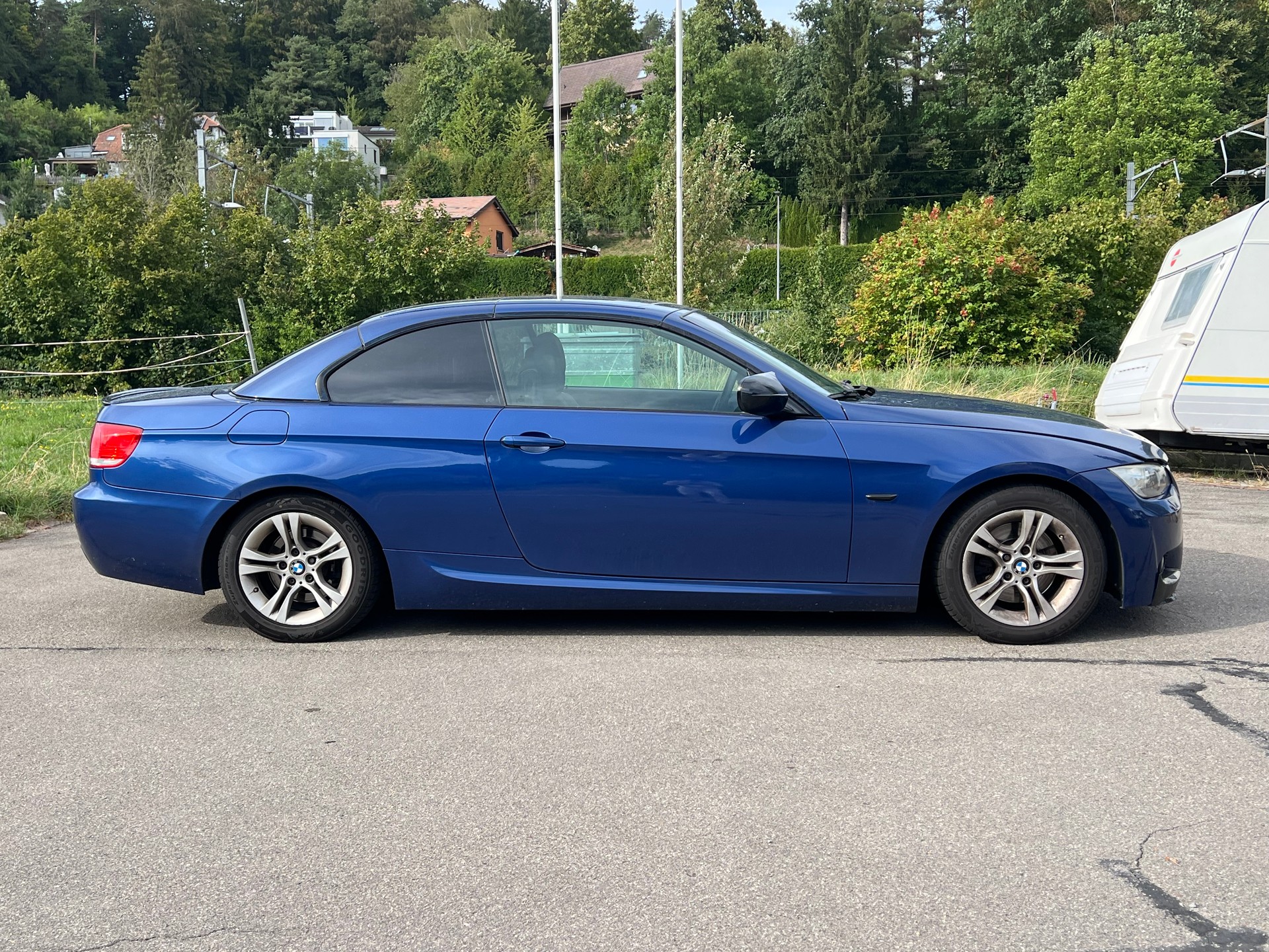 BMW 320d Cabriolet-image-2